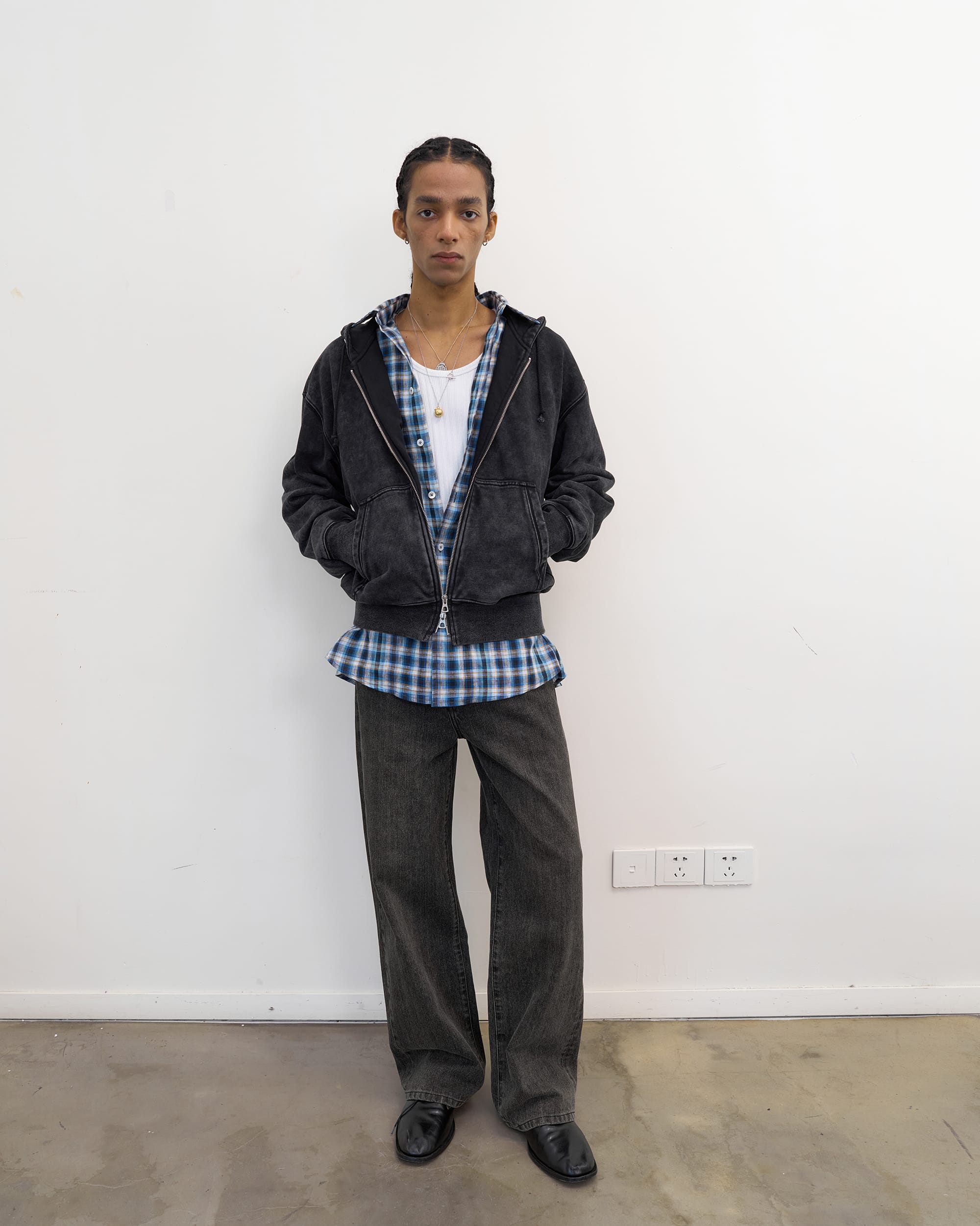 NEVERSEEZ Retro Washed Straight-Leg Jeans