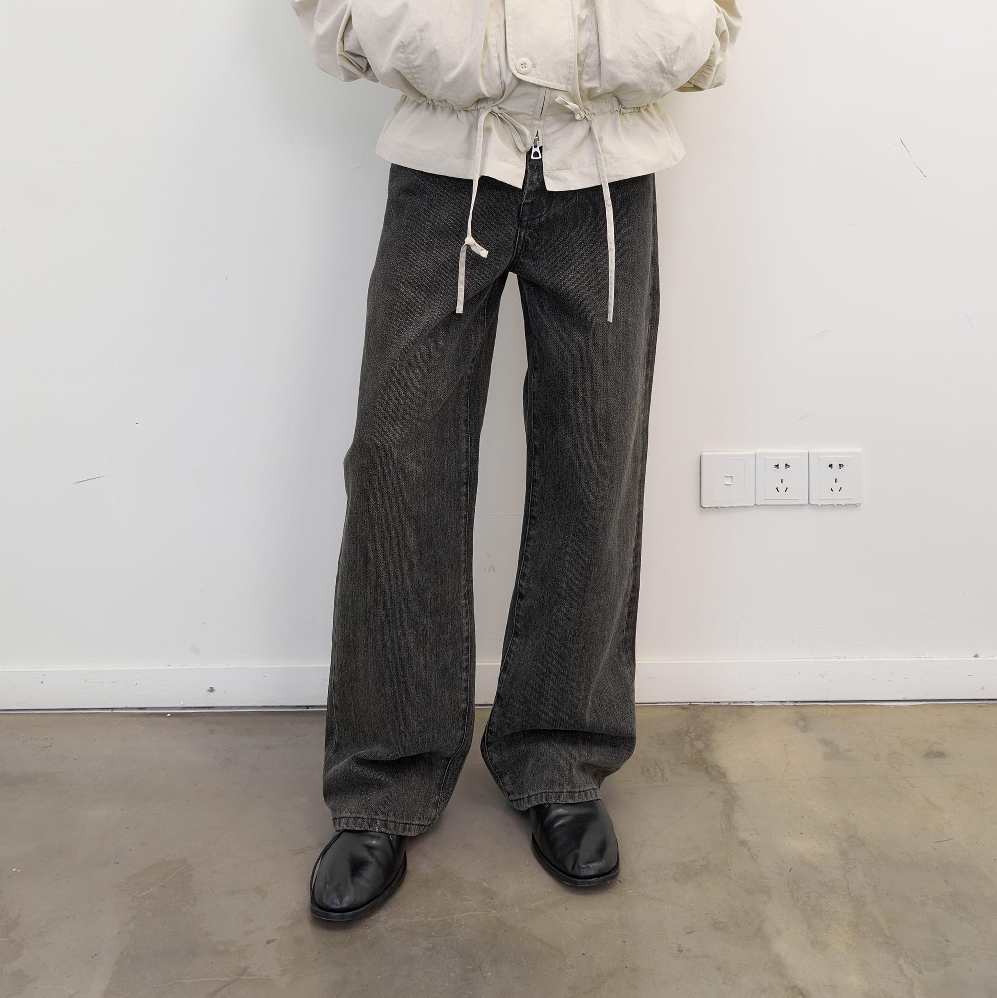 NEVERSEEZ Retro Washed Straight-Leg Jeans