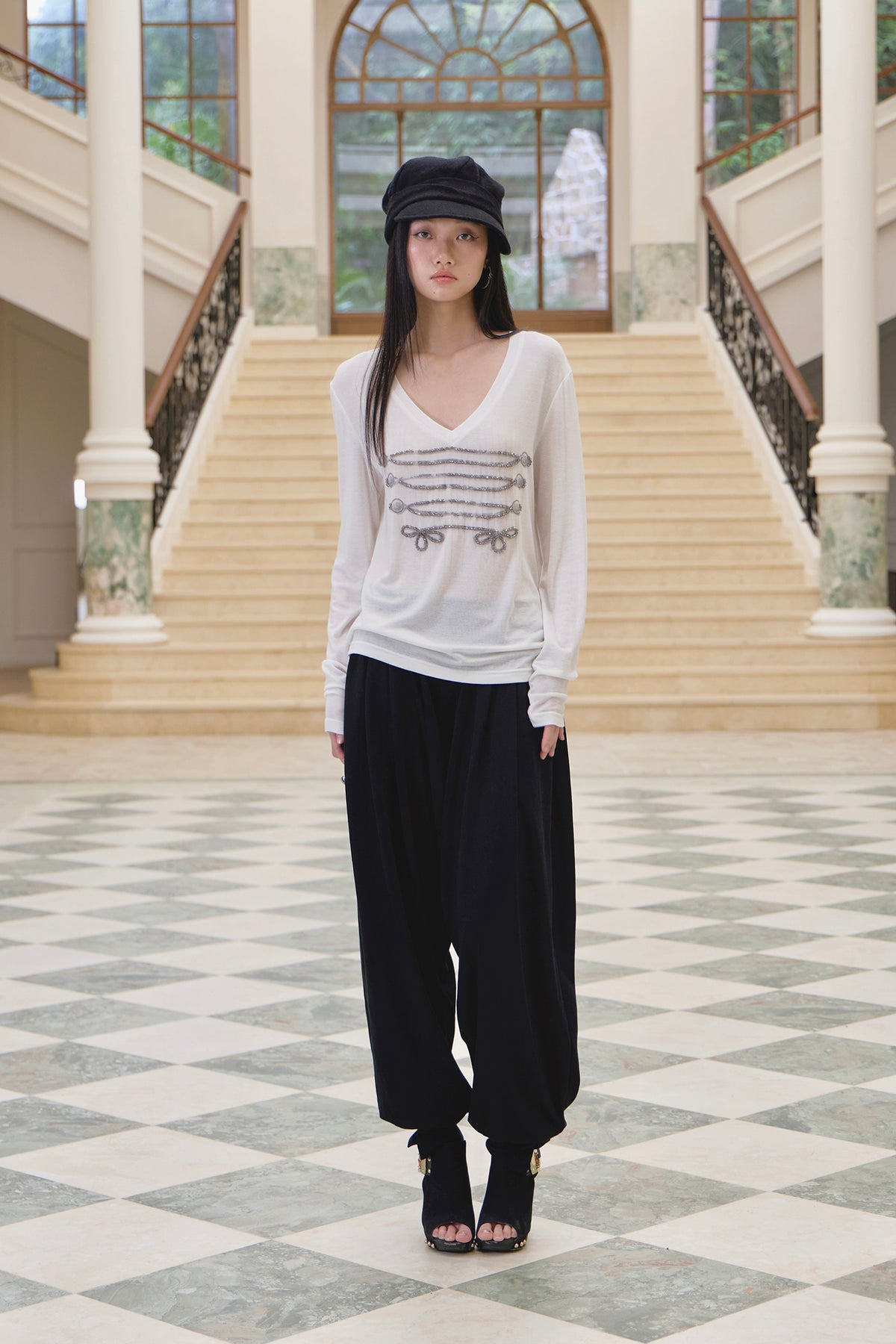 FAYCHUI Beaded Chain Bow V-Neck Long-Sleeve Tee
