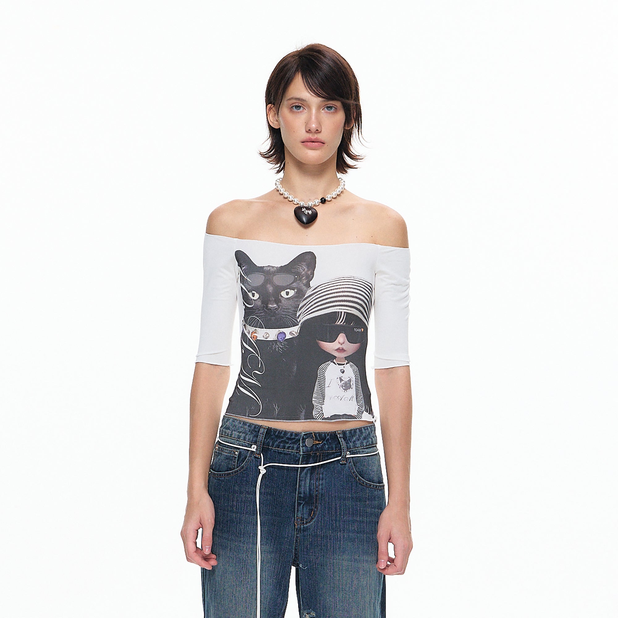 10AMSOTIIIIIIRED Off-Shoulder Cat & Girl Graphic Slim Tee