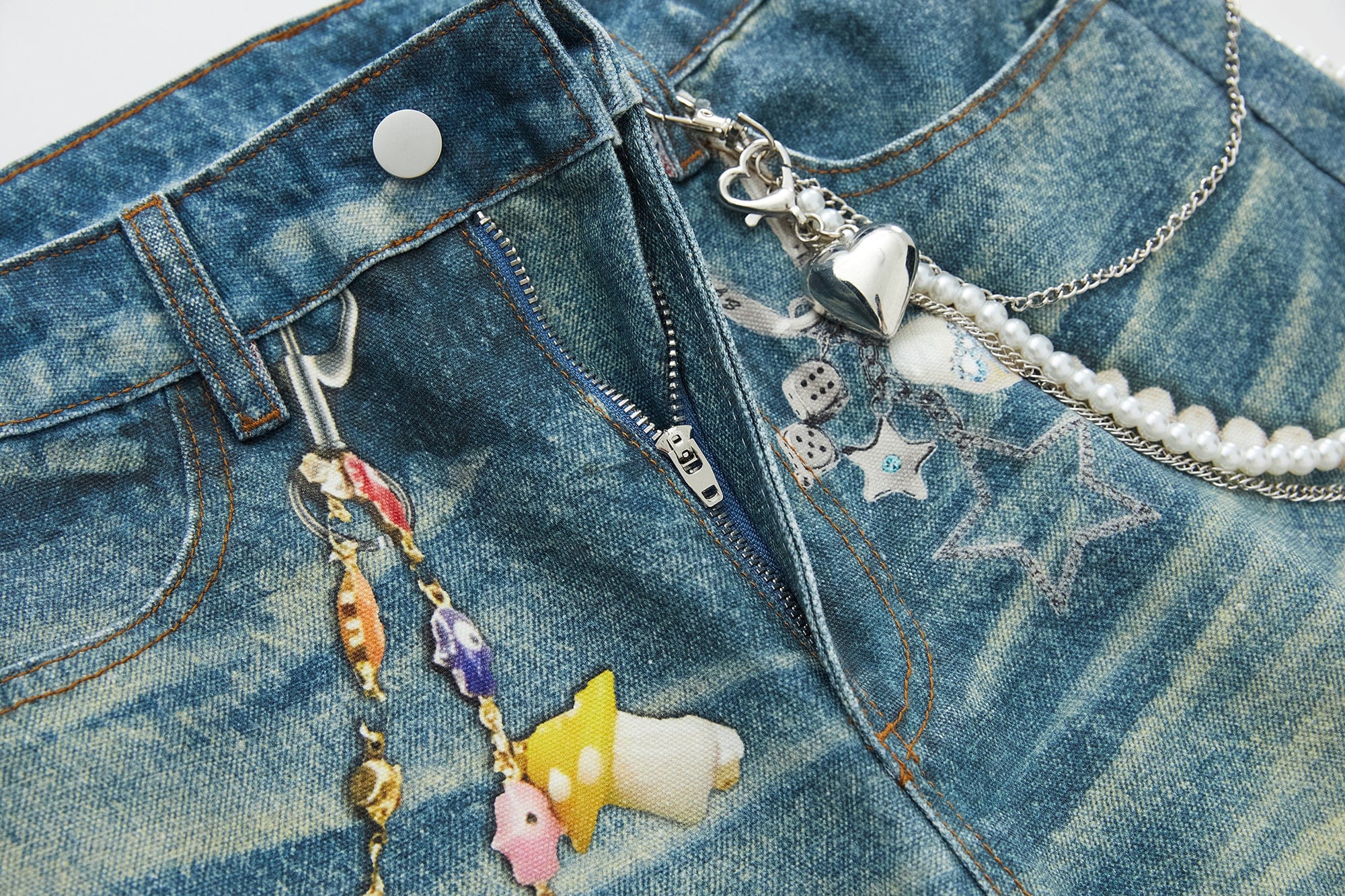 SOFITTE Charm Graphic Splatter Wrinkle-Washed Jeans
