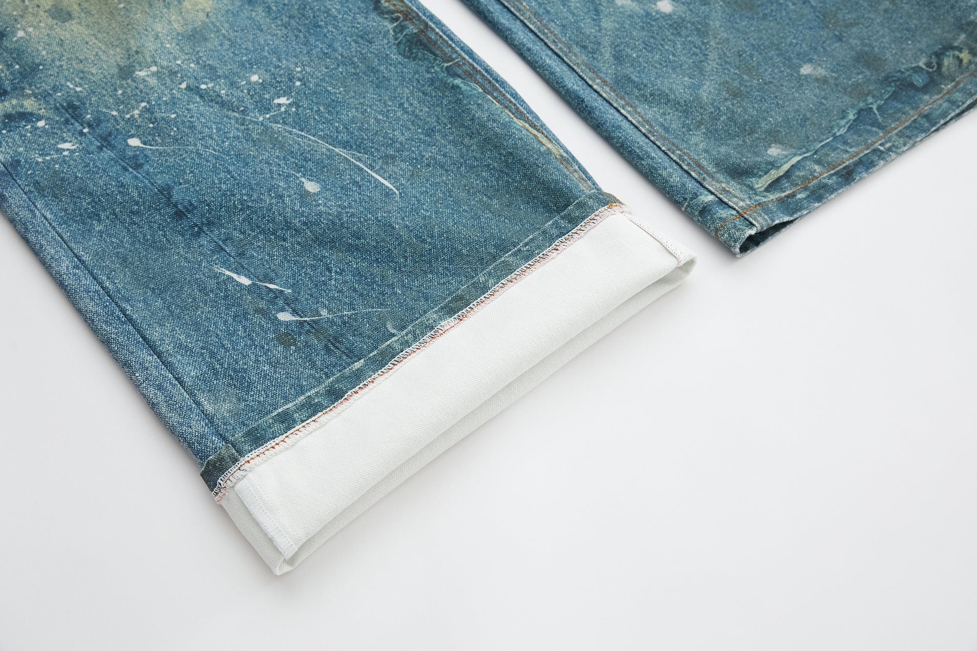 SOFITTE Charm Graphic Splatter Wrinkle-Washed Jeans
