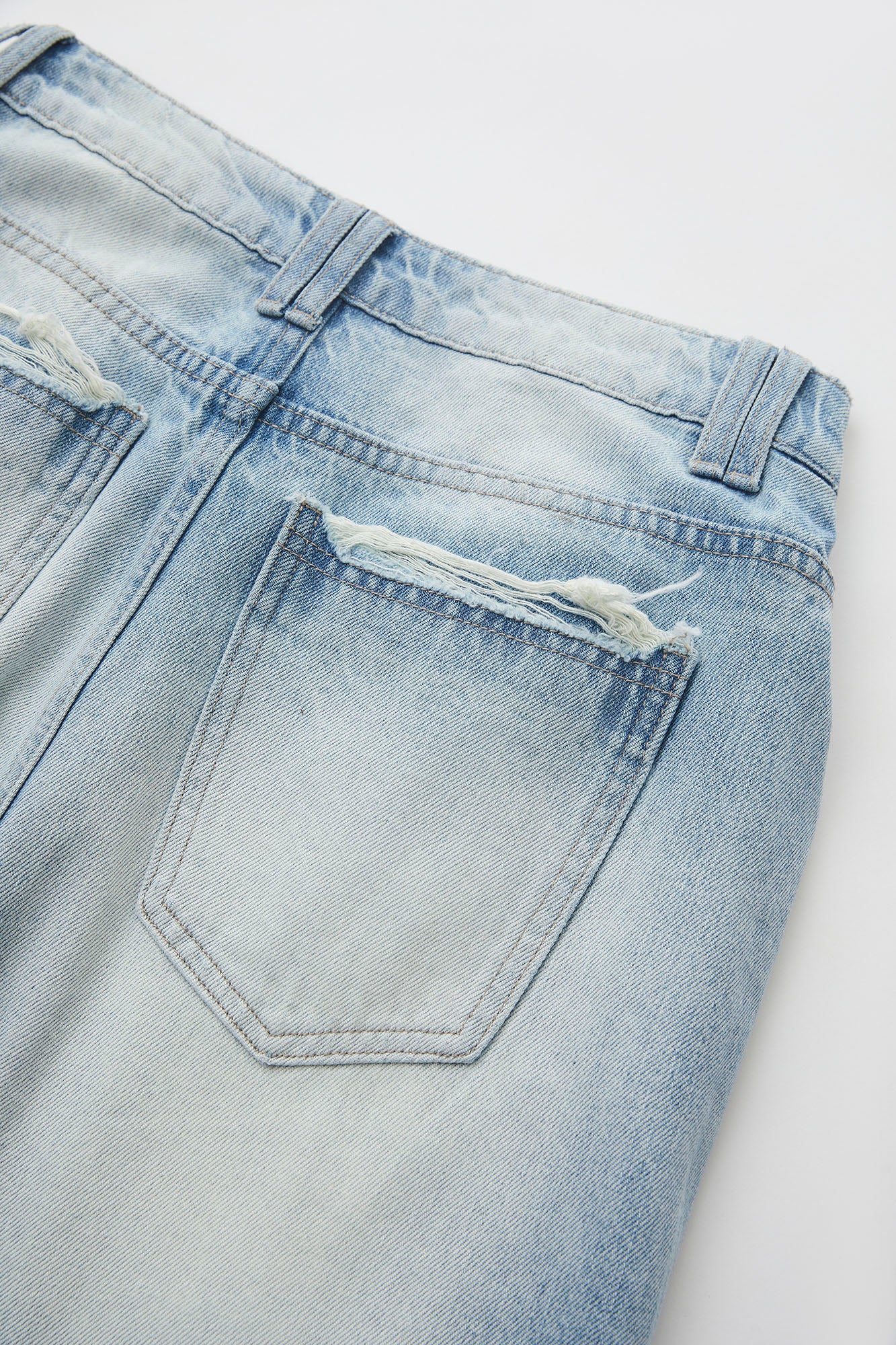 SOFITTE Whisker Washed Oversized Jeans