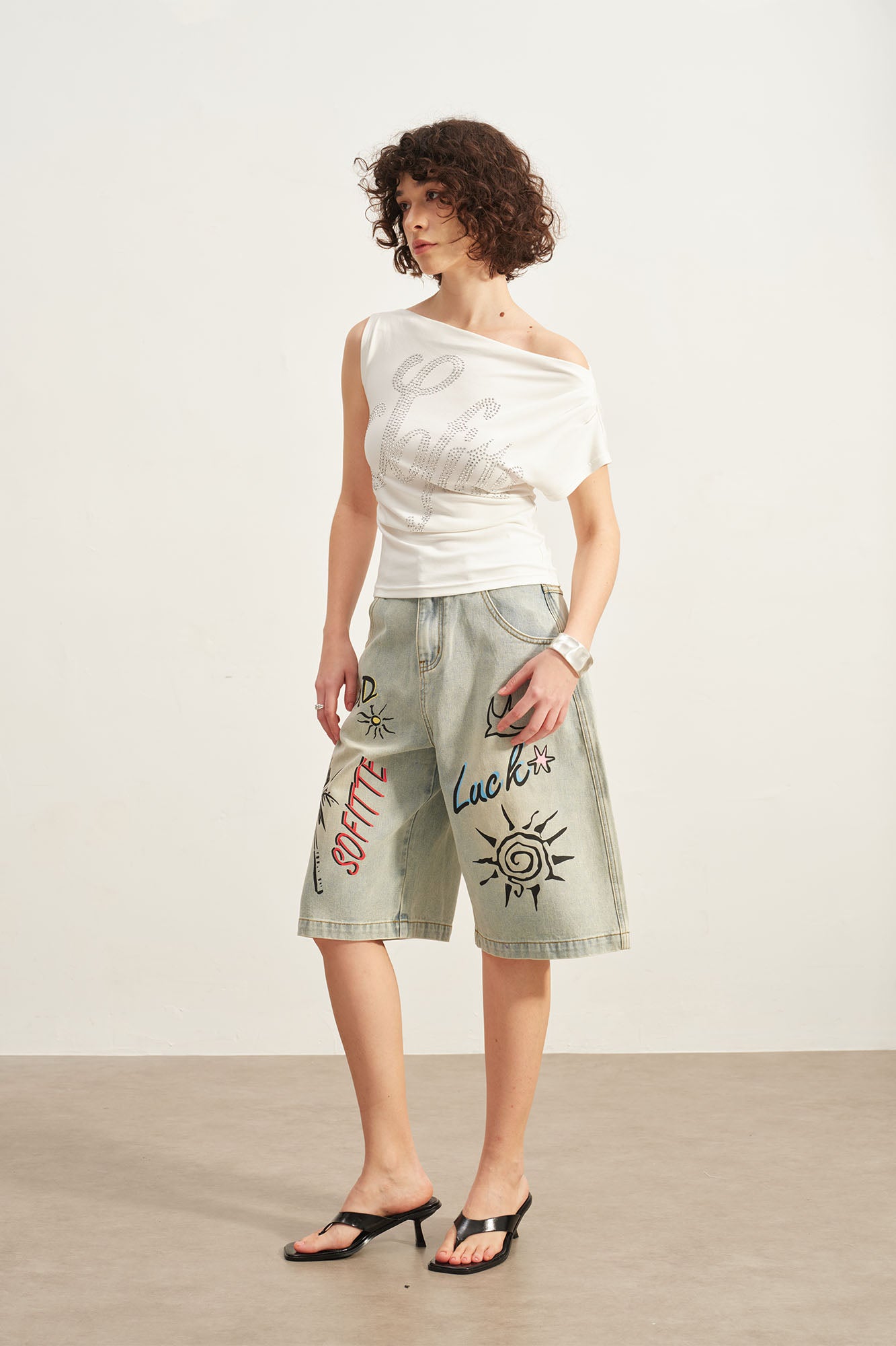 SOFITTE Diamond LOGO Asymmetrical Shoulder Tee