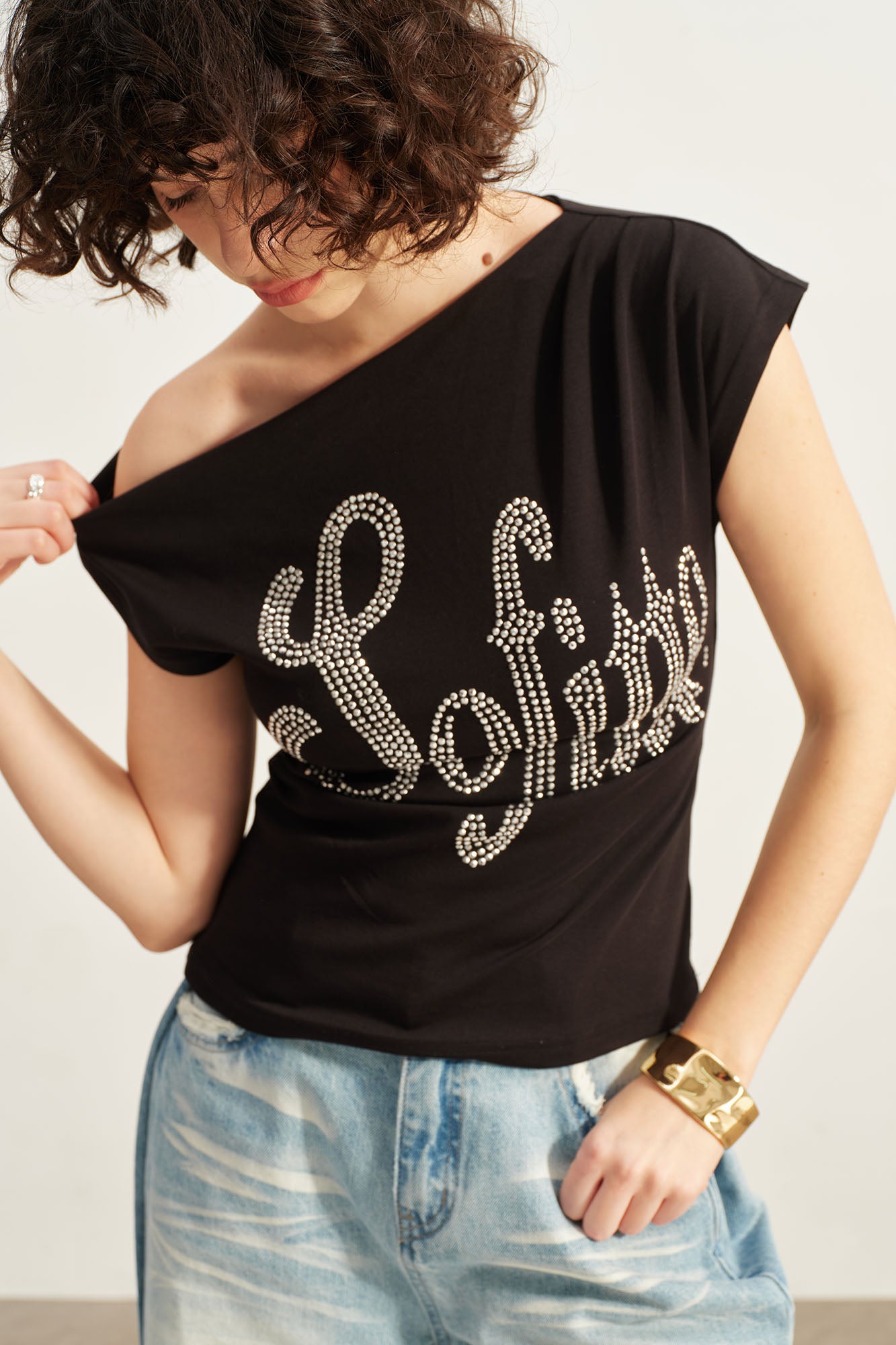 SOFITTE Diamond LOGO Asymmetrical Shoulder Tee