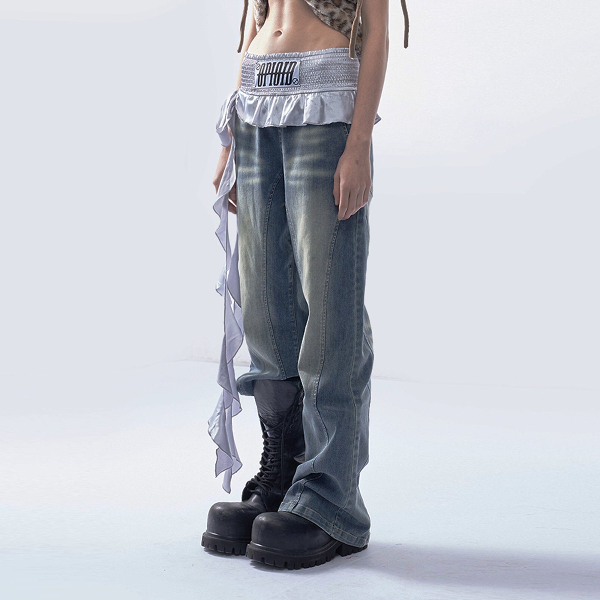 EMOHA Contrast Ruffle Waistband Washed Jeans