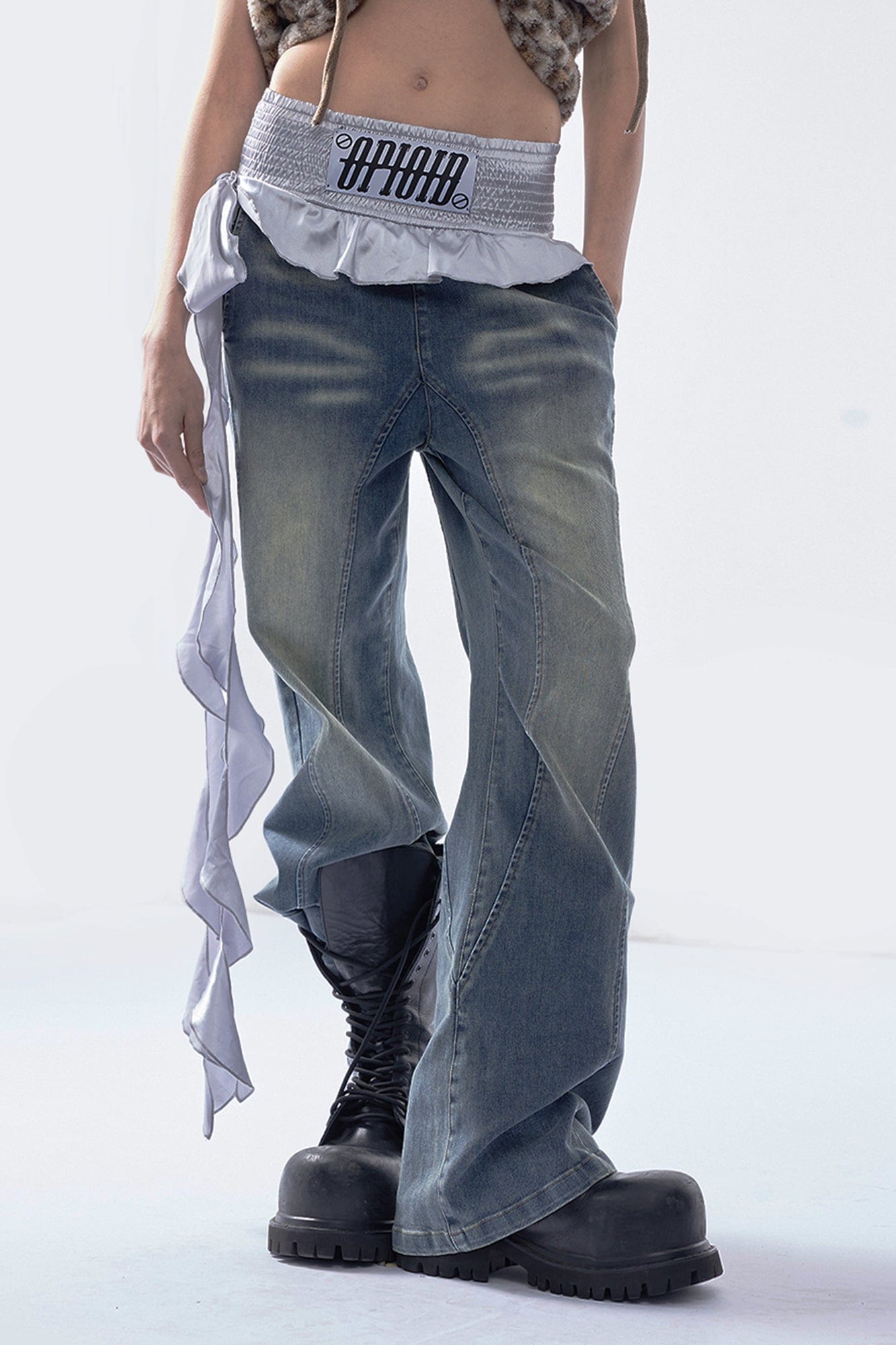 EMOHA Contrast Ruffle Waistband Washed Jeans