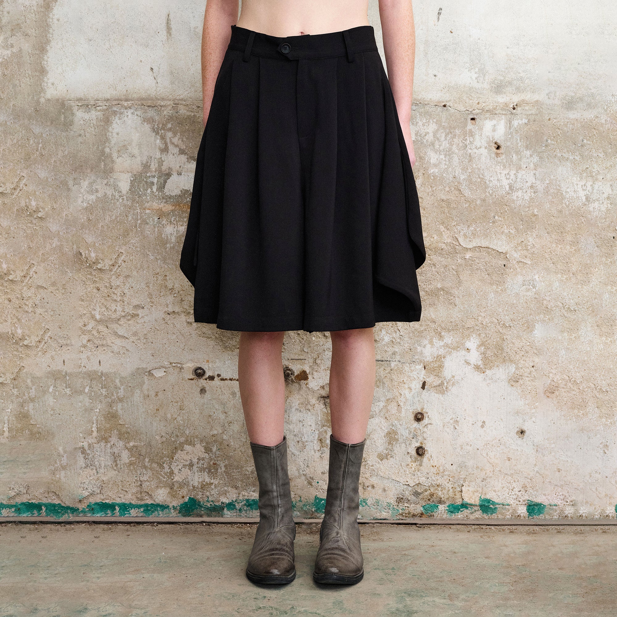 ILNya Nieternite Nifutur Draped Balloon Pleate Shorts