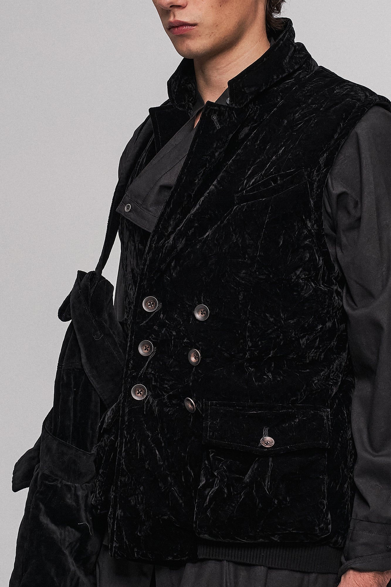 ILNya Nieternite Nifutur Velvet Double-Breasted Belted Vest