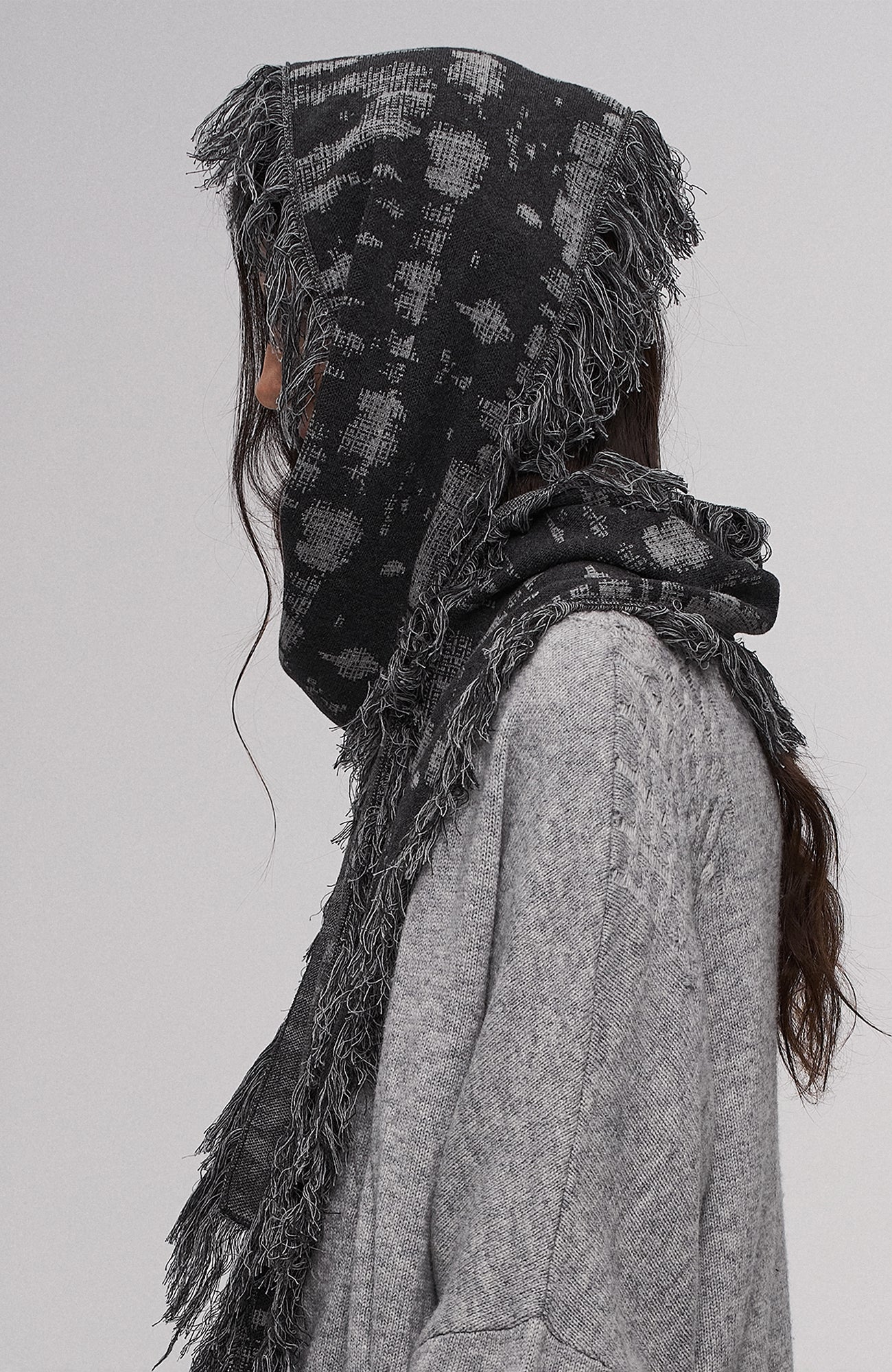 ILNya Nieternite Nifutur Fringed Abstract Jacquard Scarf