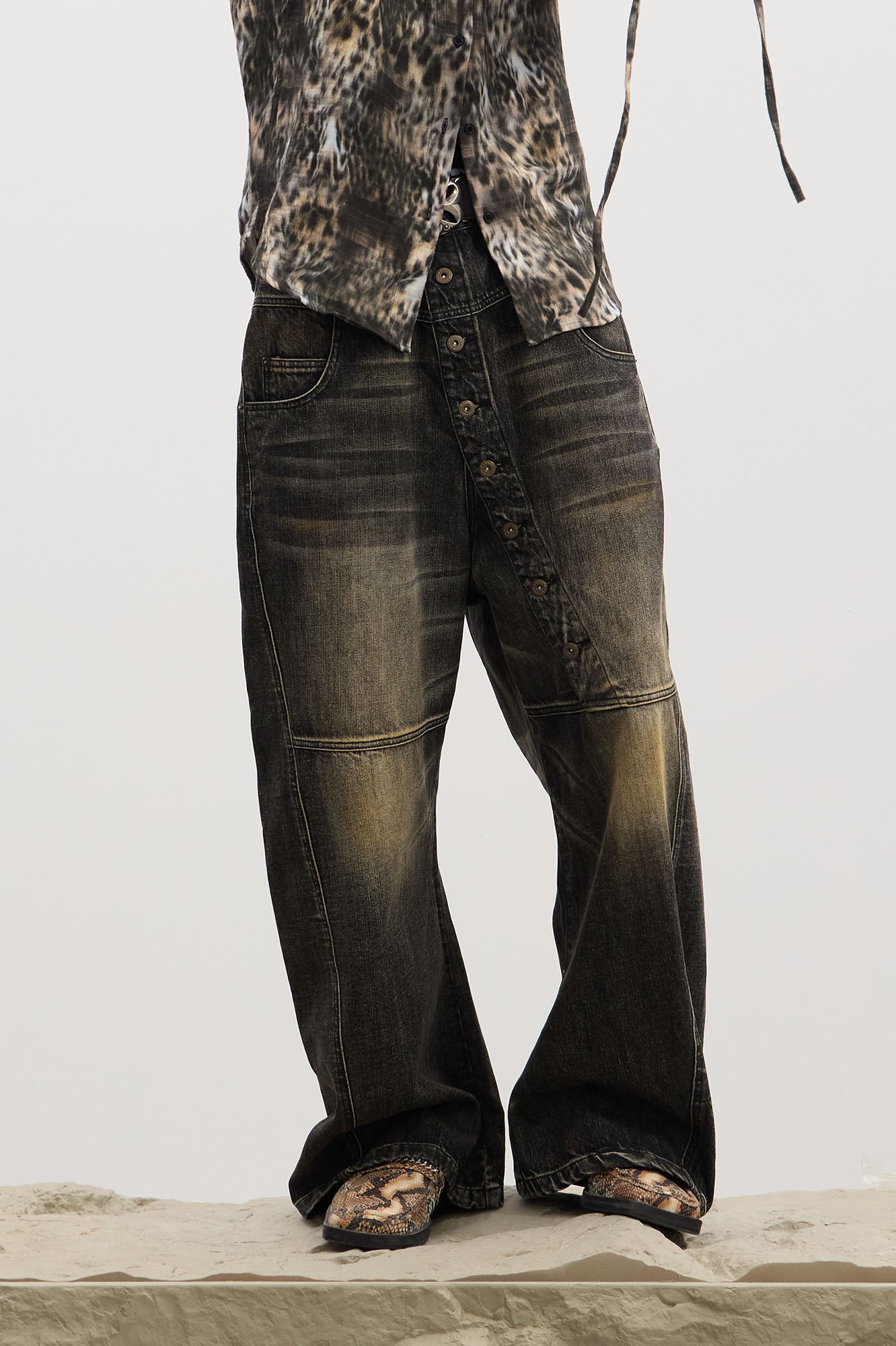DND4DES Asymmetric Button-Fly Panel Washed Jeans