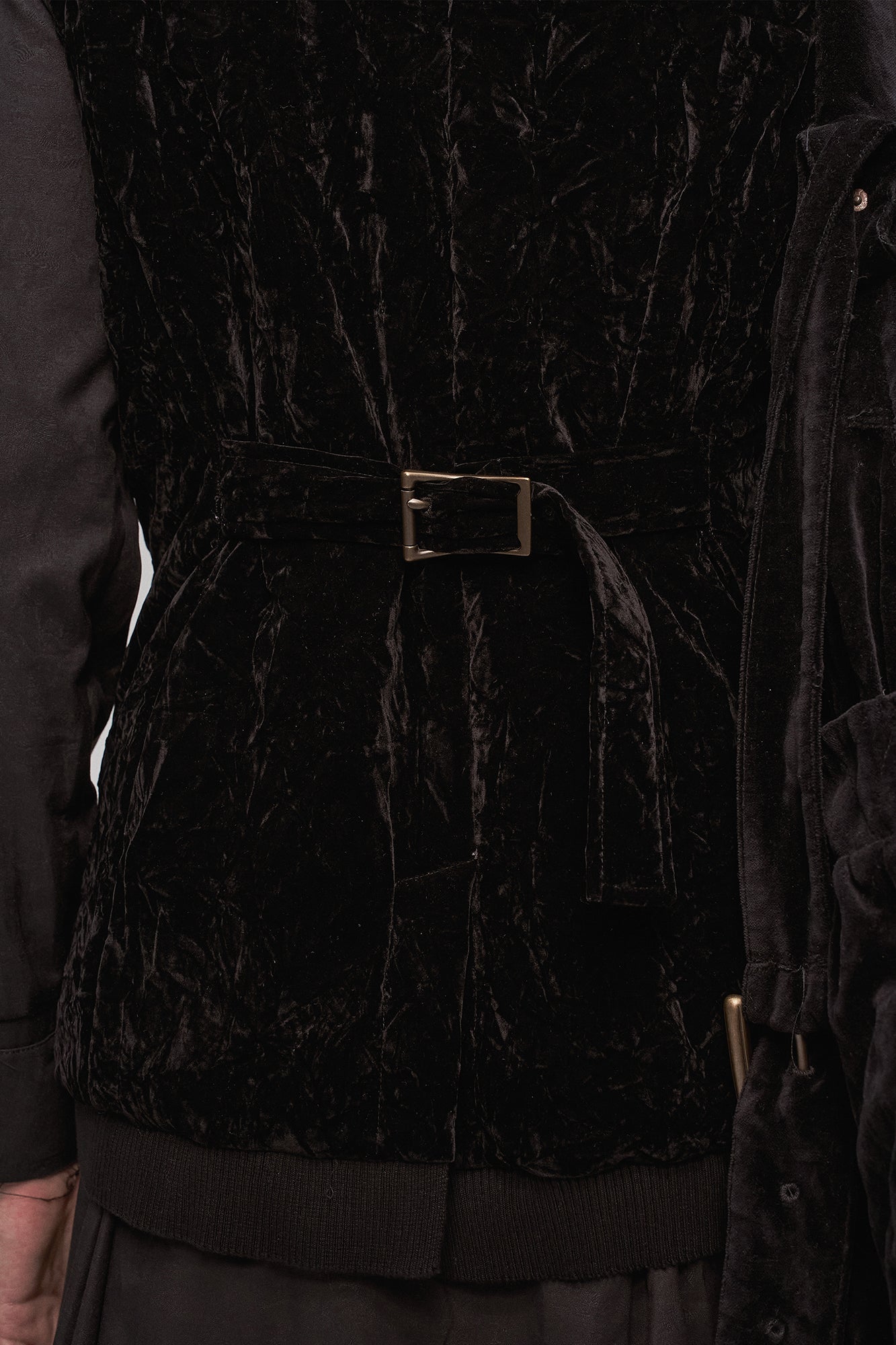 ILNya Nieternite Nifutur Velvet Double-Breasted Belted Vest