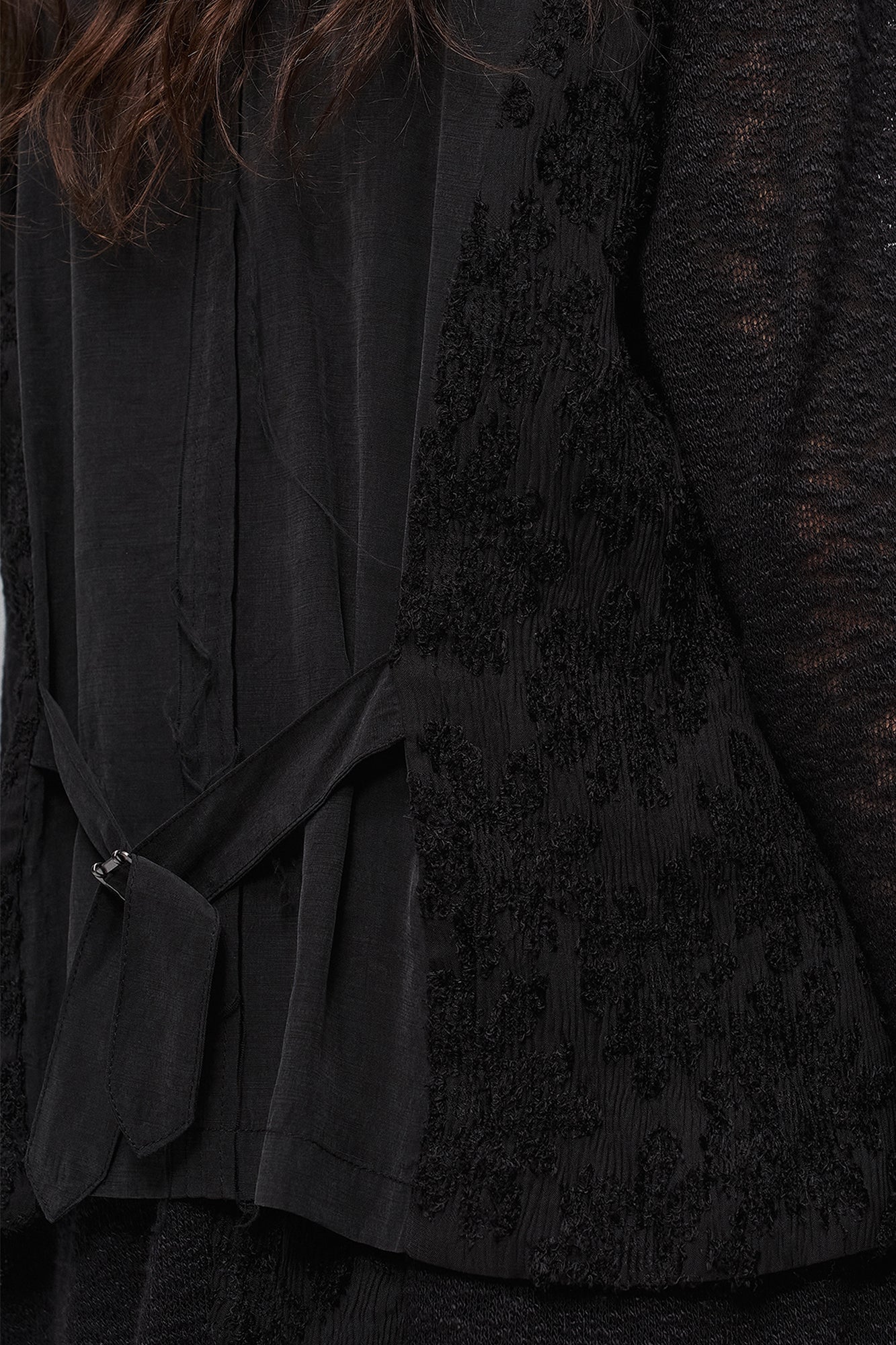 ILNya Nieternite Nifutur Lace Jacquard Shirt & Layered Vest Set