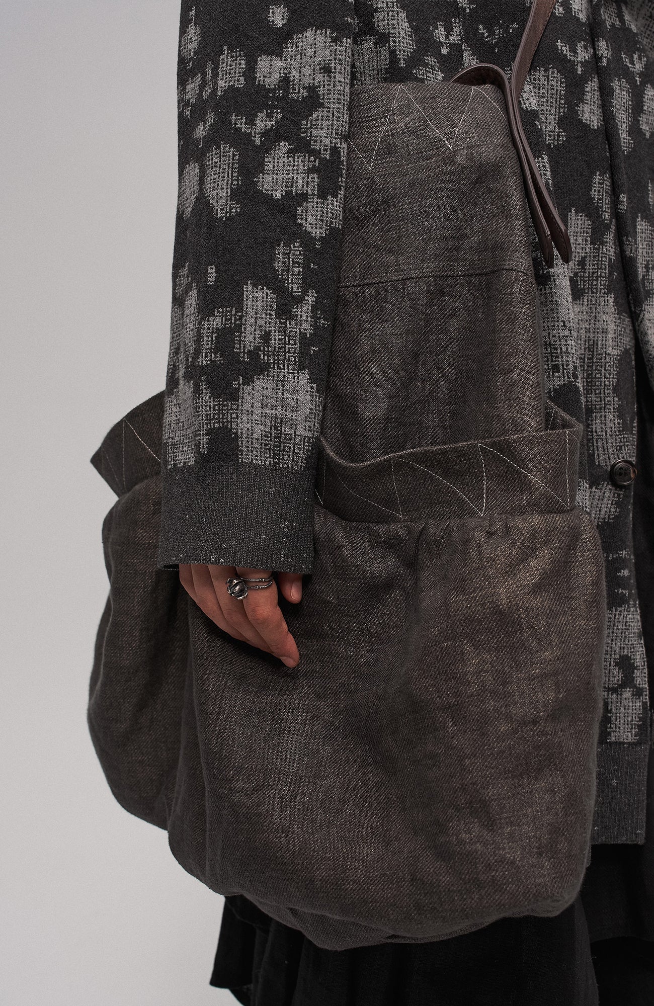 ILNya Nieternite Nifutur Oversized Linen Horsehide-Strap Messenger Bag