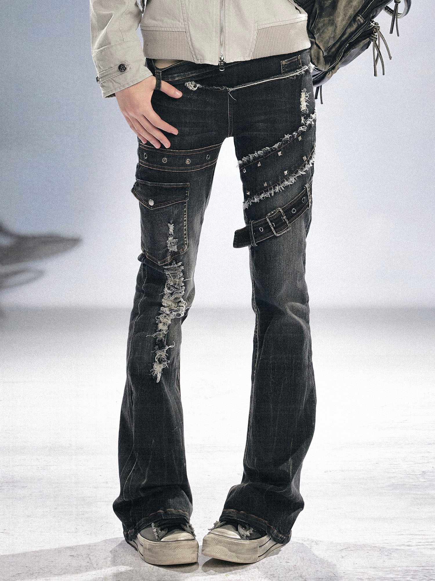 CESTNOUS Asymmetrical Frayed Distressed Jeans