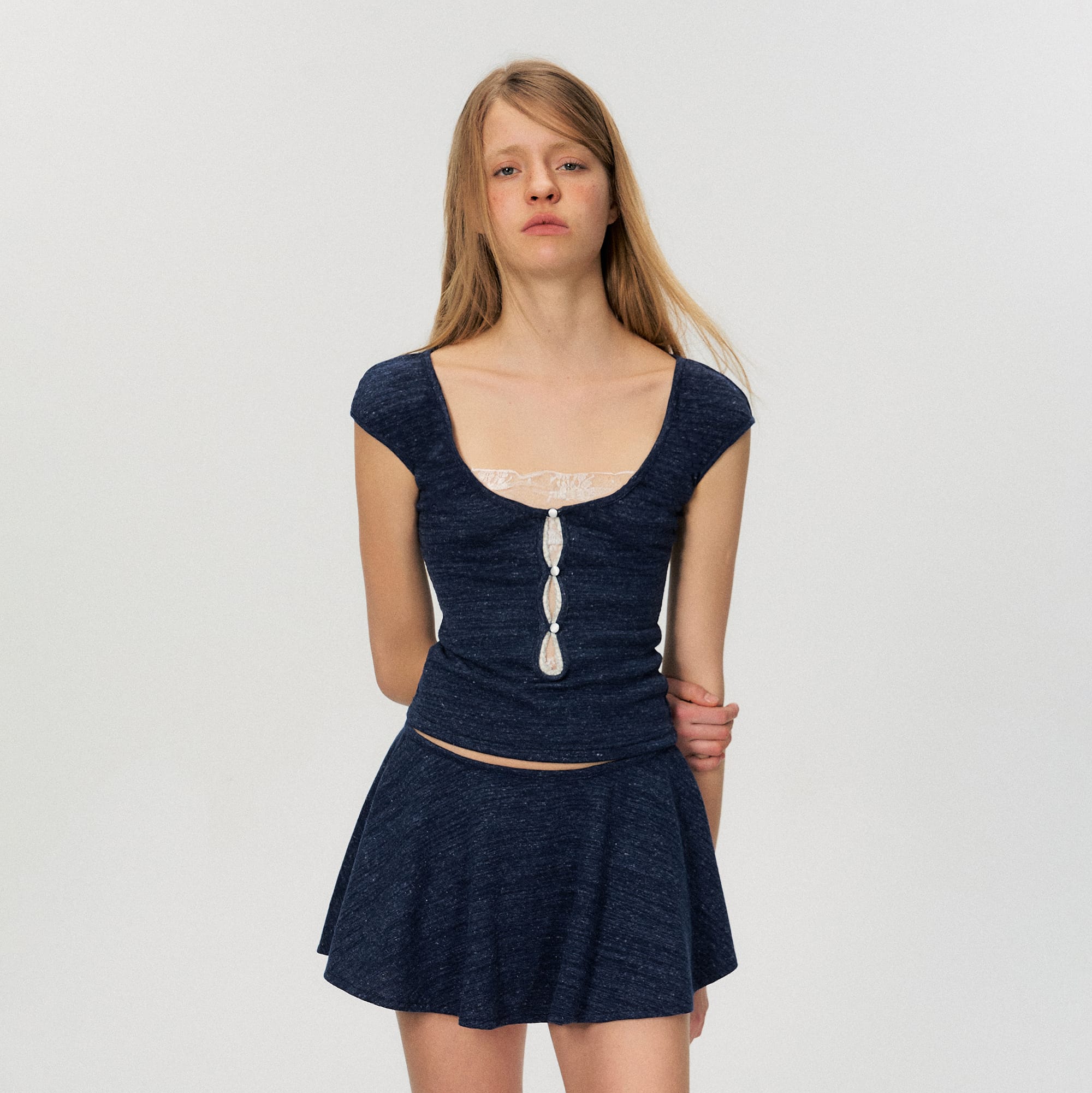 THE NEVERMORE Linen Slub Keyhole Lace Trim Fitted Top