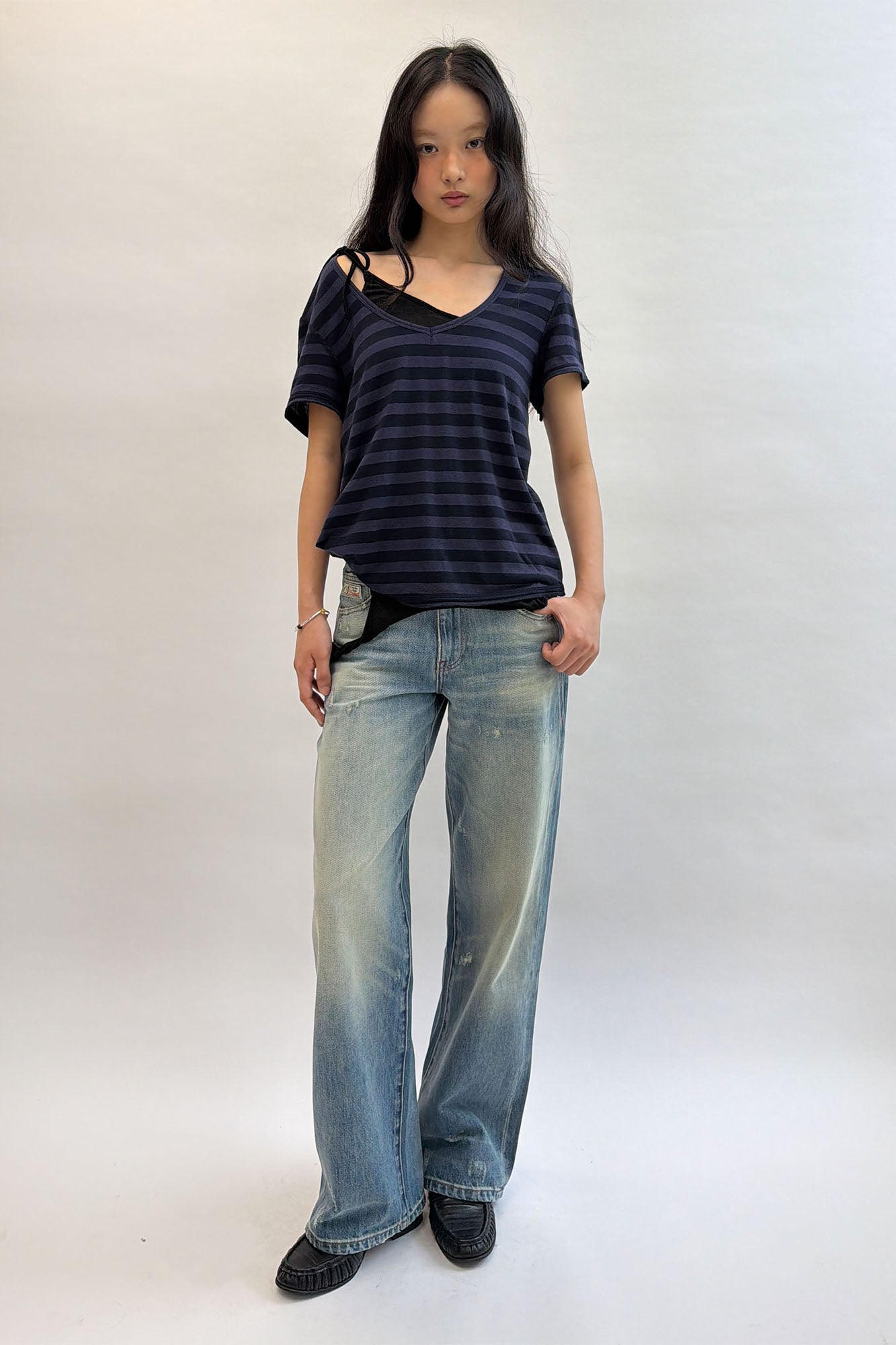 NEVERSEEZ Distressed Washed Straight-Leg Jeans