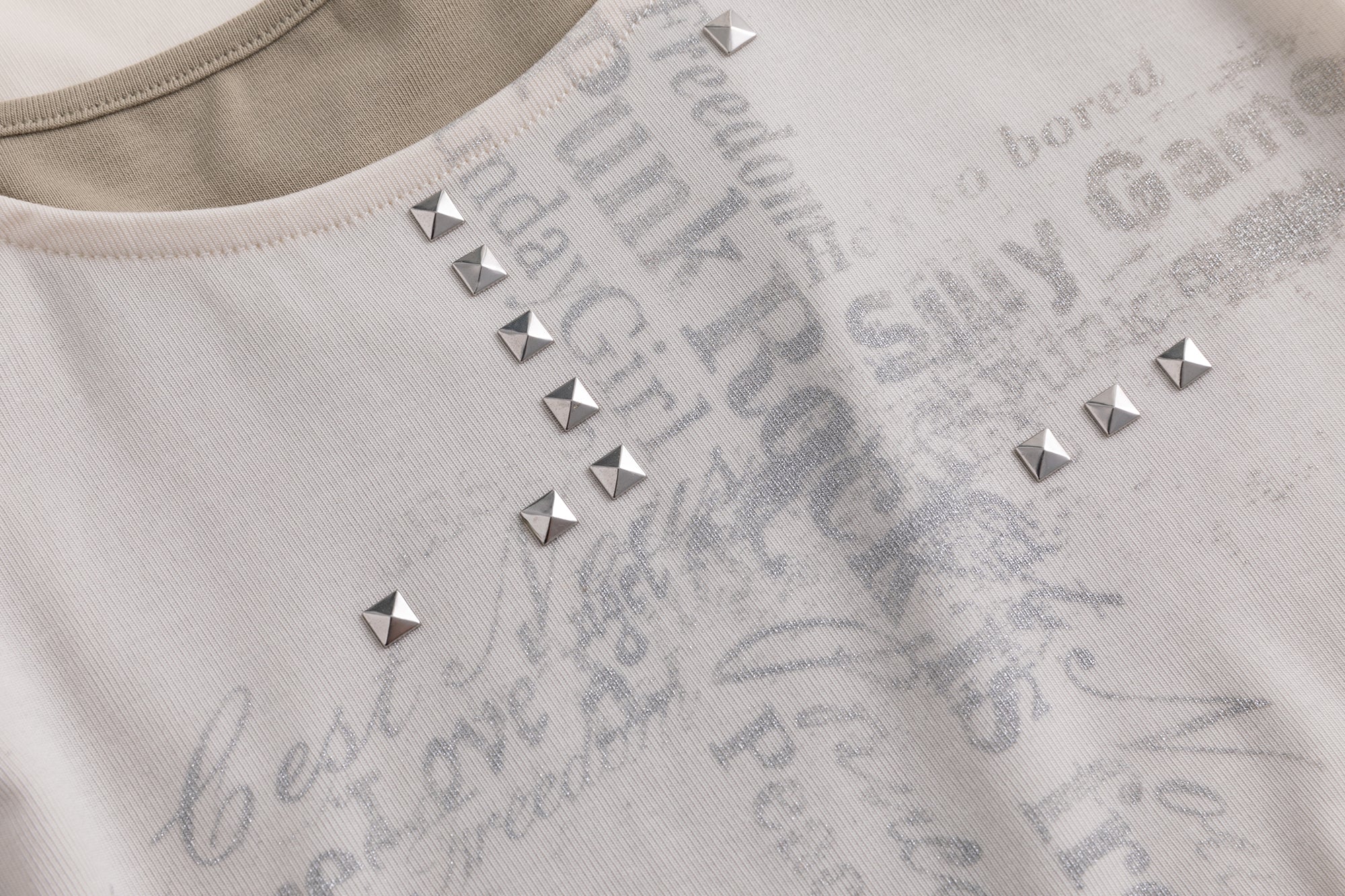 CESTNOUS Cross Graphic Rivet Faux Layered Tee