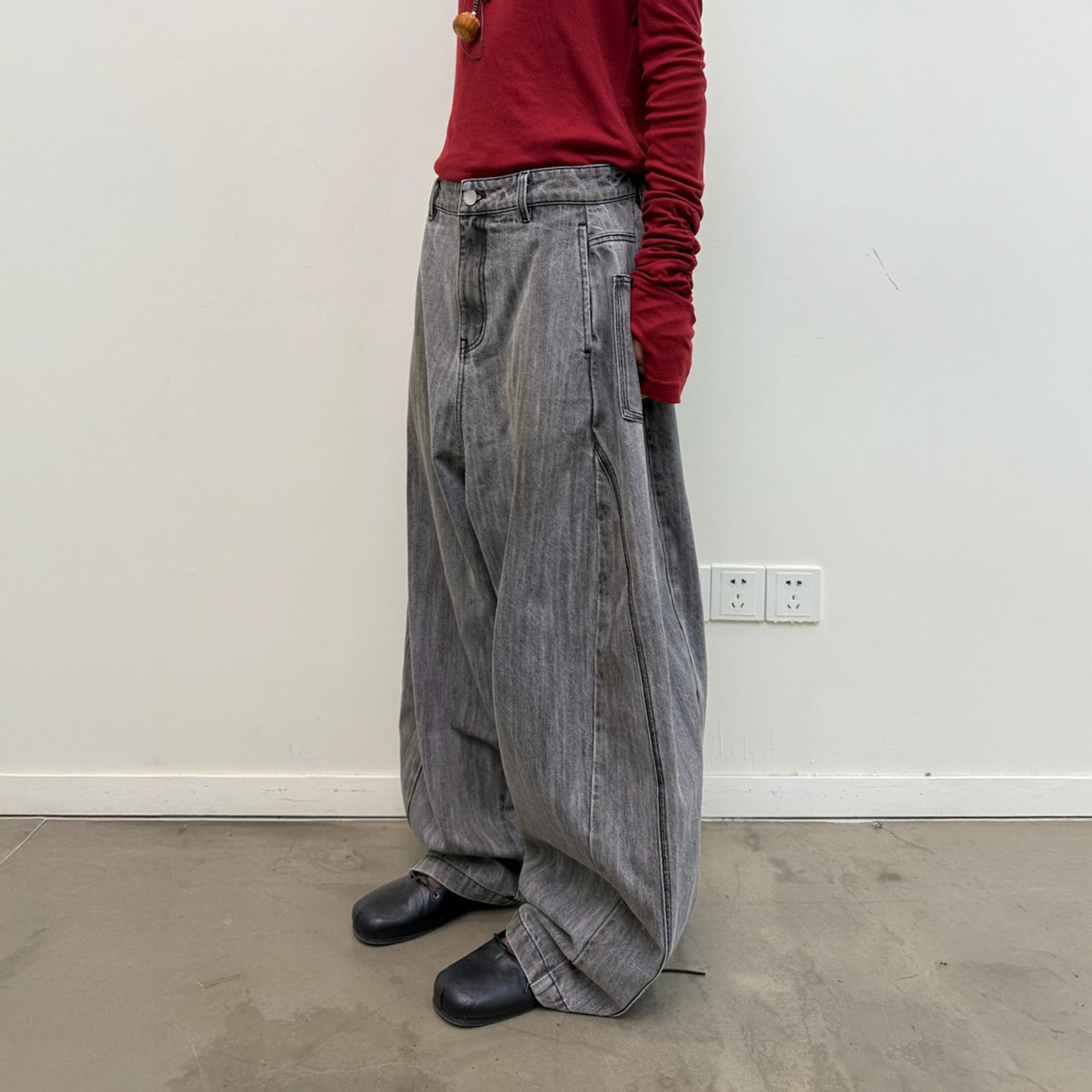 NEVERSEEZ Curved-Seam Utility Barrel-Leg Jeans