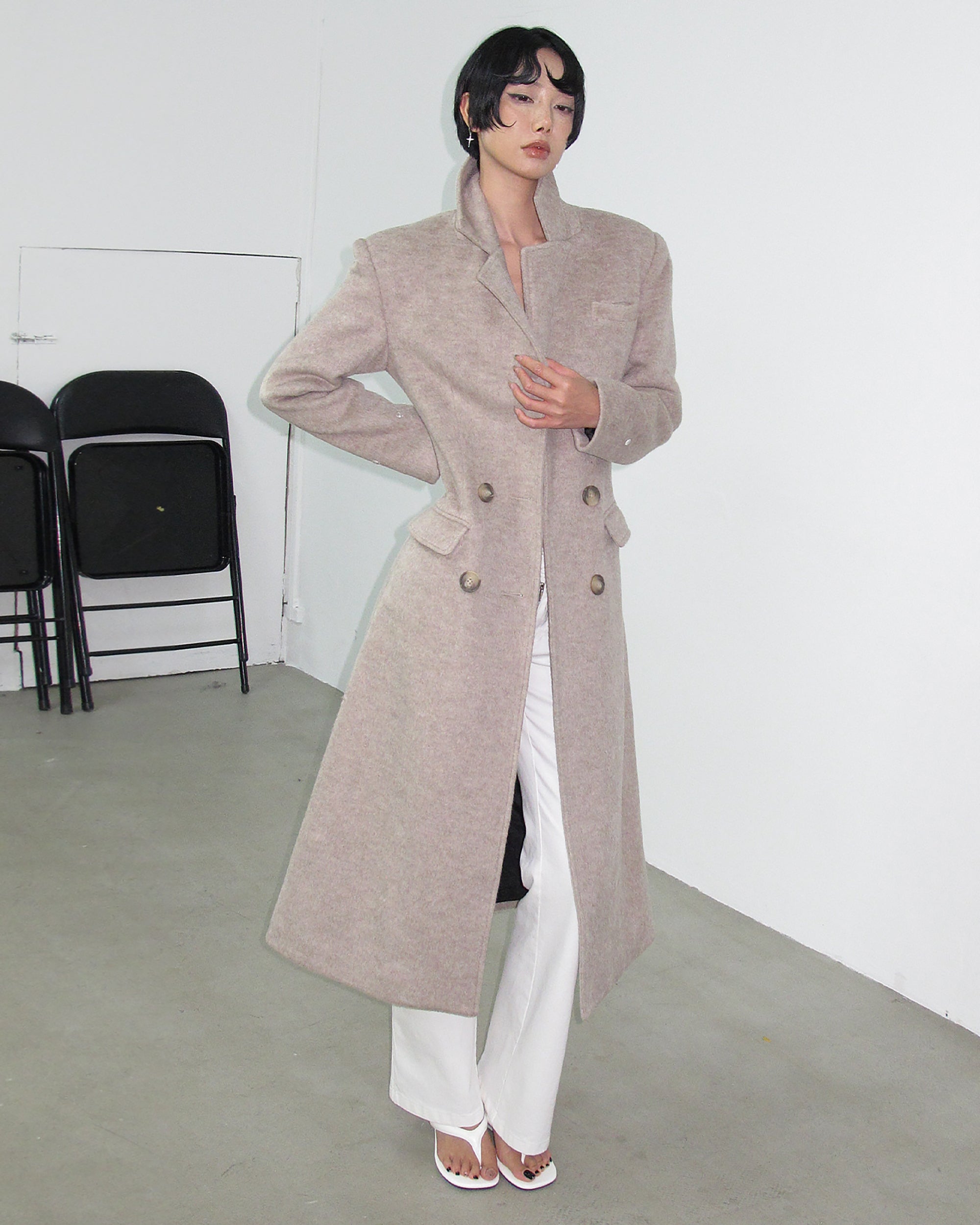 AE30 SAINT Double-Breasted Detachable Fuzzy Collar Coat