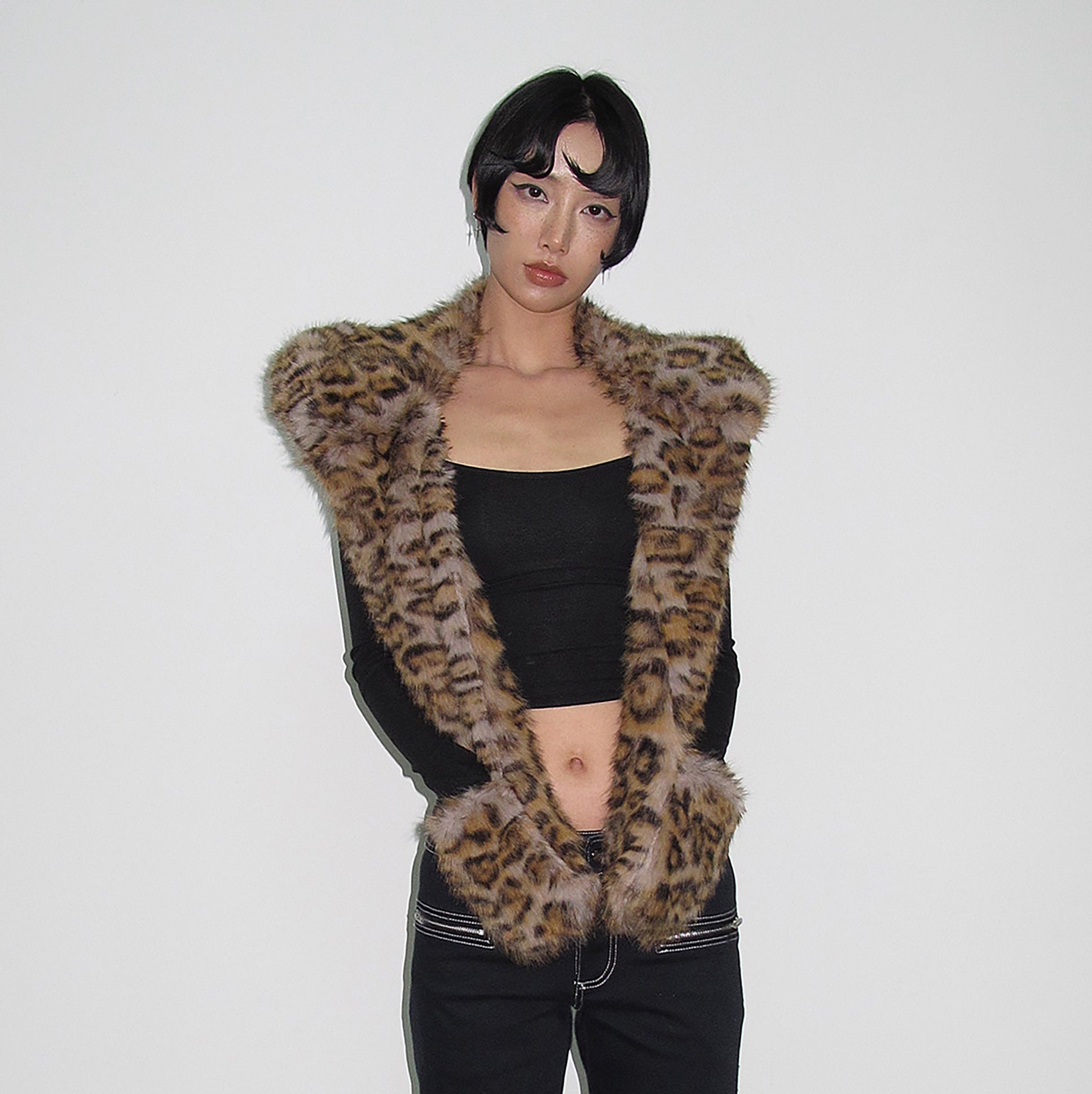 AE30 SAINT Leopard Faux Fur Pockets Shawl