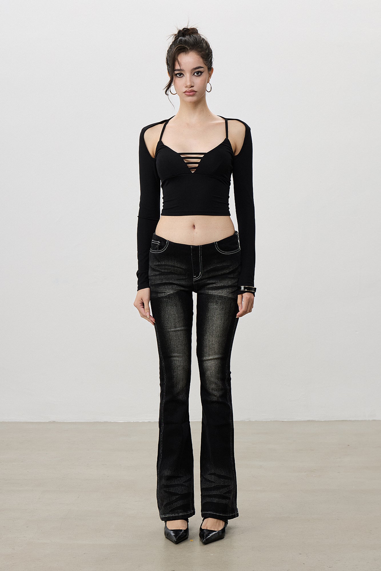 AE30 SAINT Strappy Cut-Out Shoulder Cropped Top
