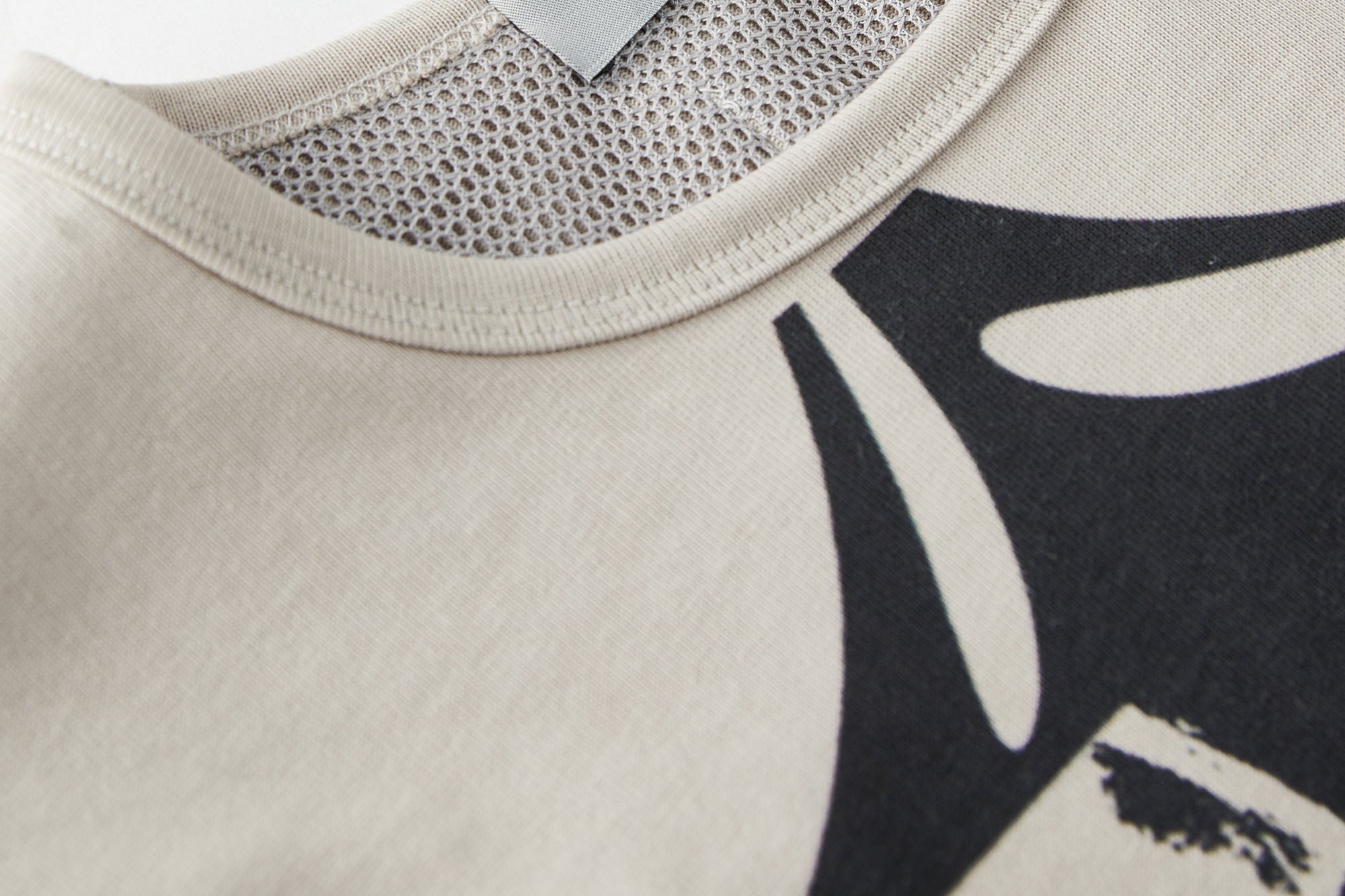 ERROR CODE ROBT Portrait Graphic Mesh Lining Sleeveless Tee