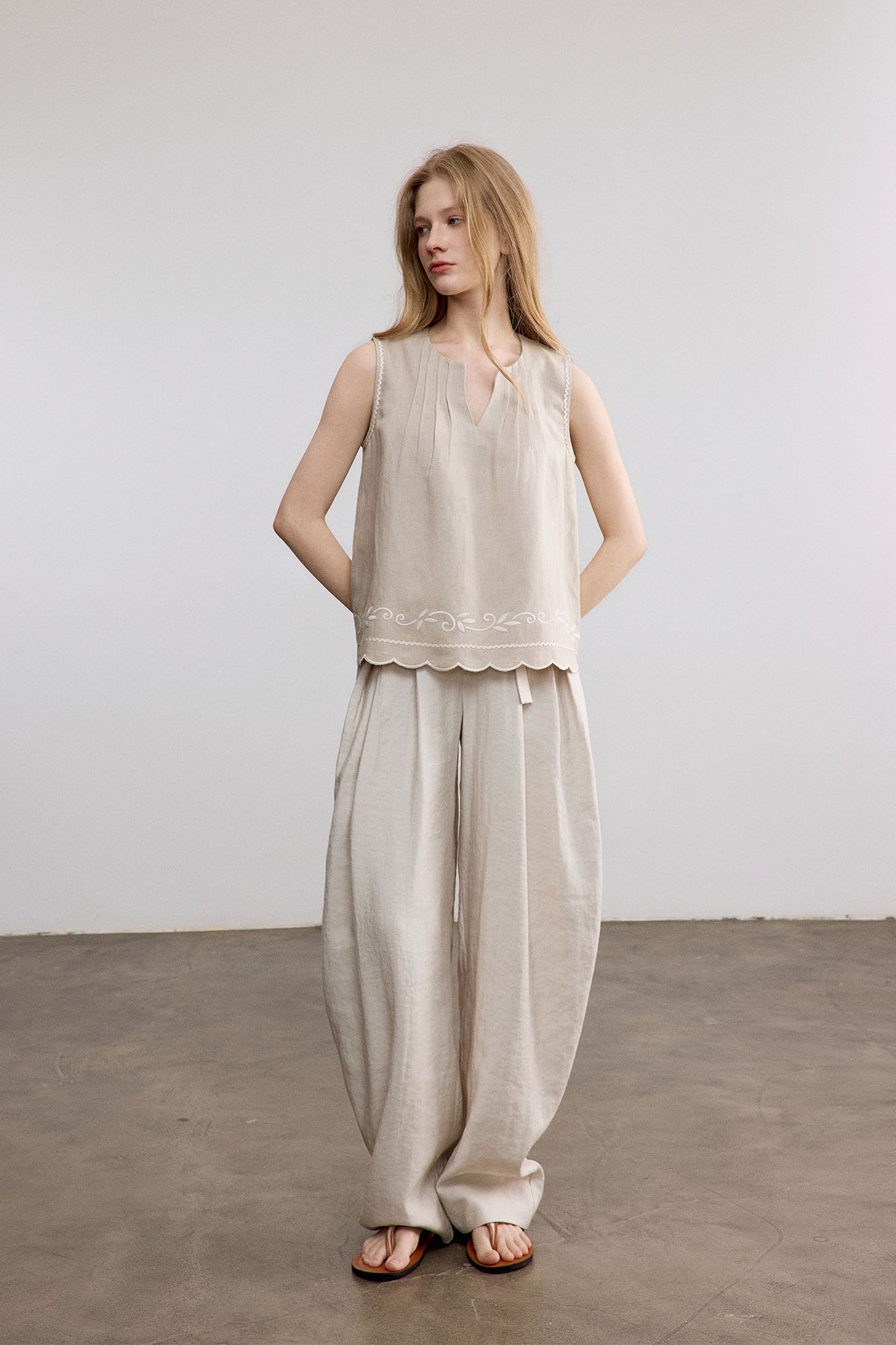SAME FLOW Scalloped Hem Embroidered Vest