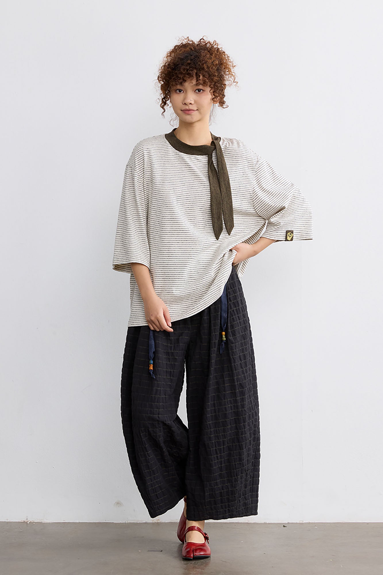 NOESE Retro Pleated Hem Cropped Pants