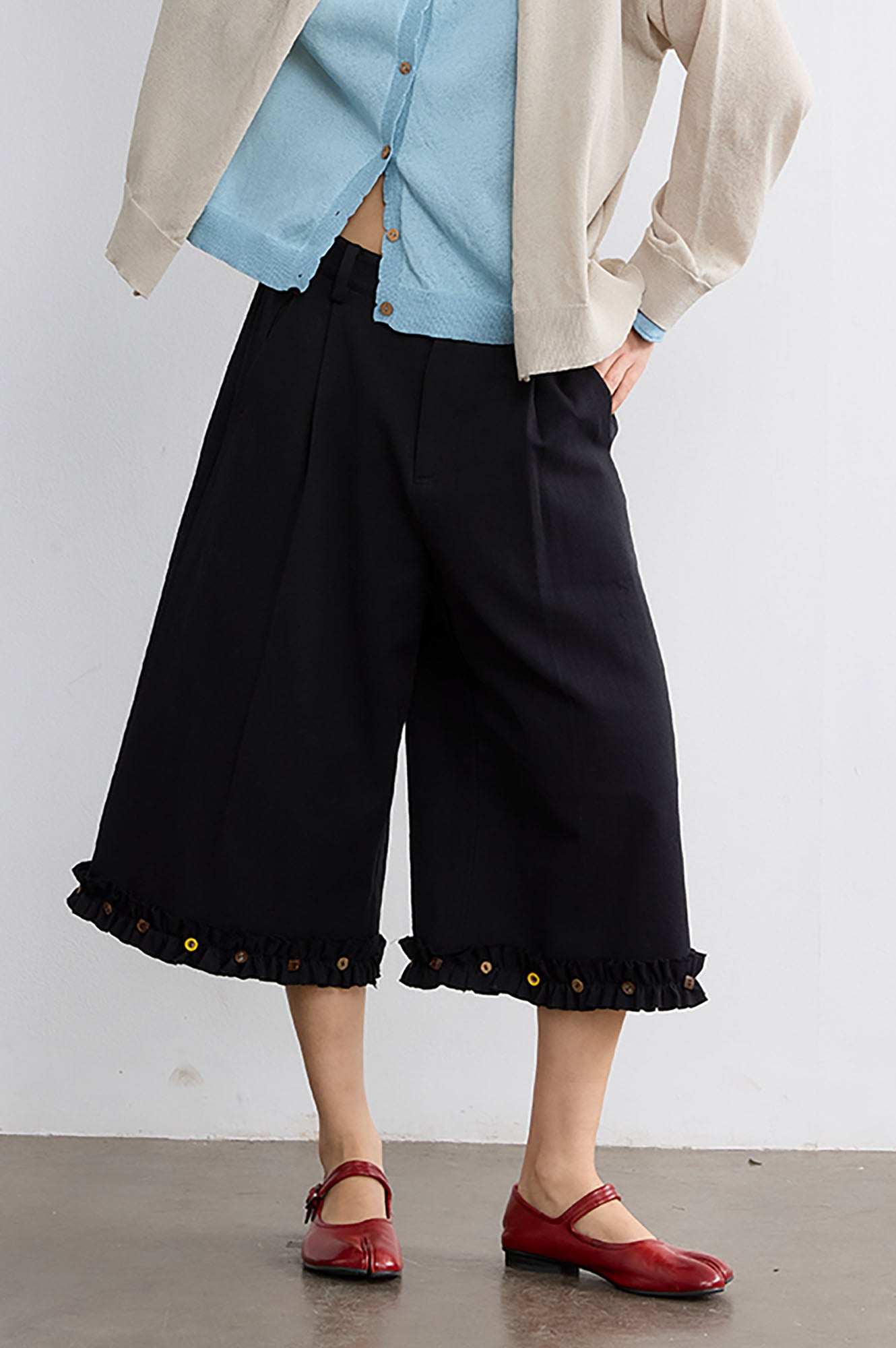 NOESE Button-Trim Ruffle Hem Culottes