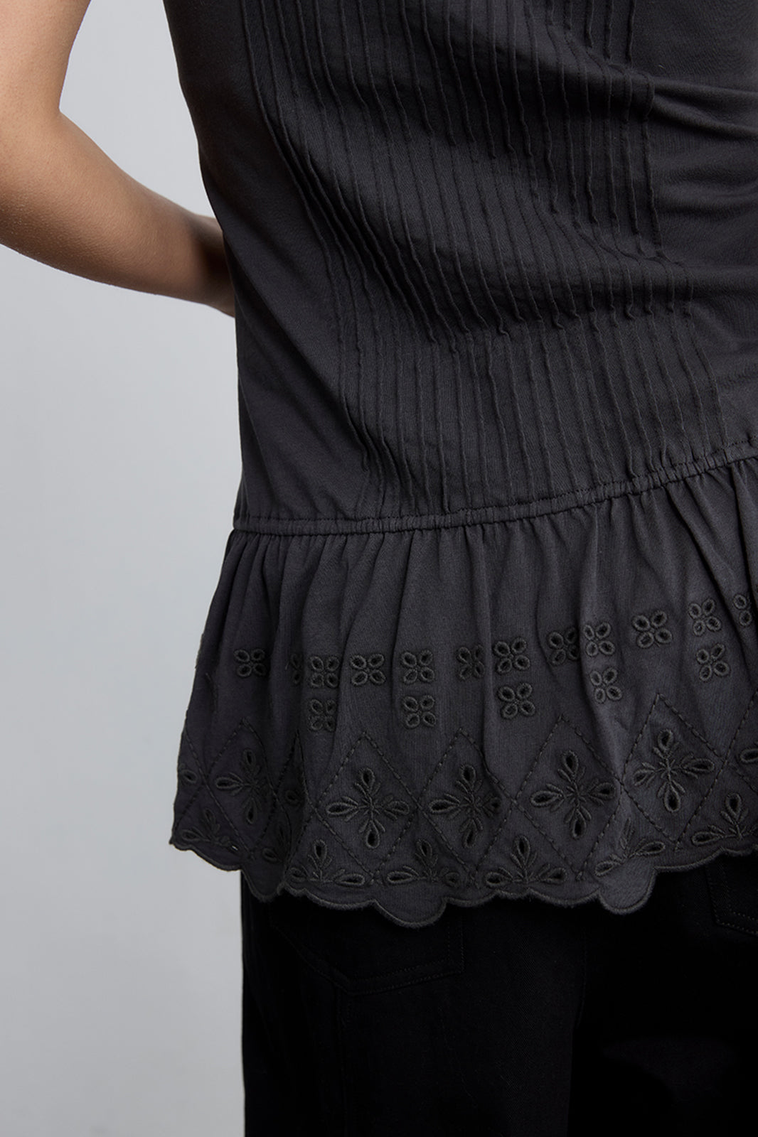 NOESE Button Eyelet Peplum Cami Top