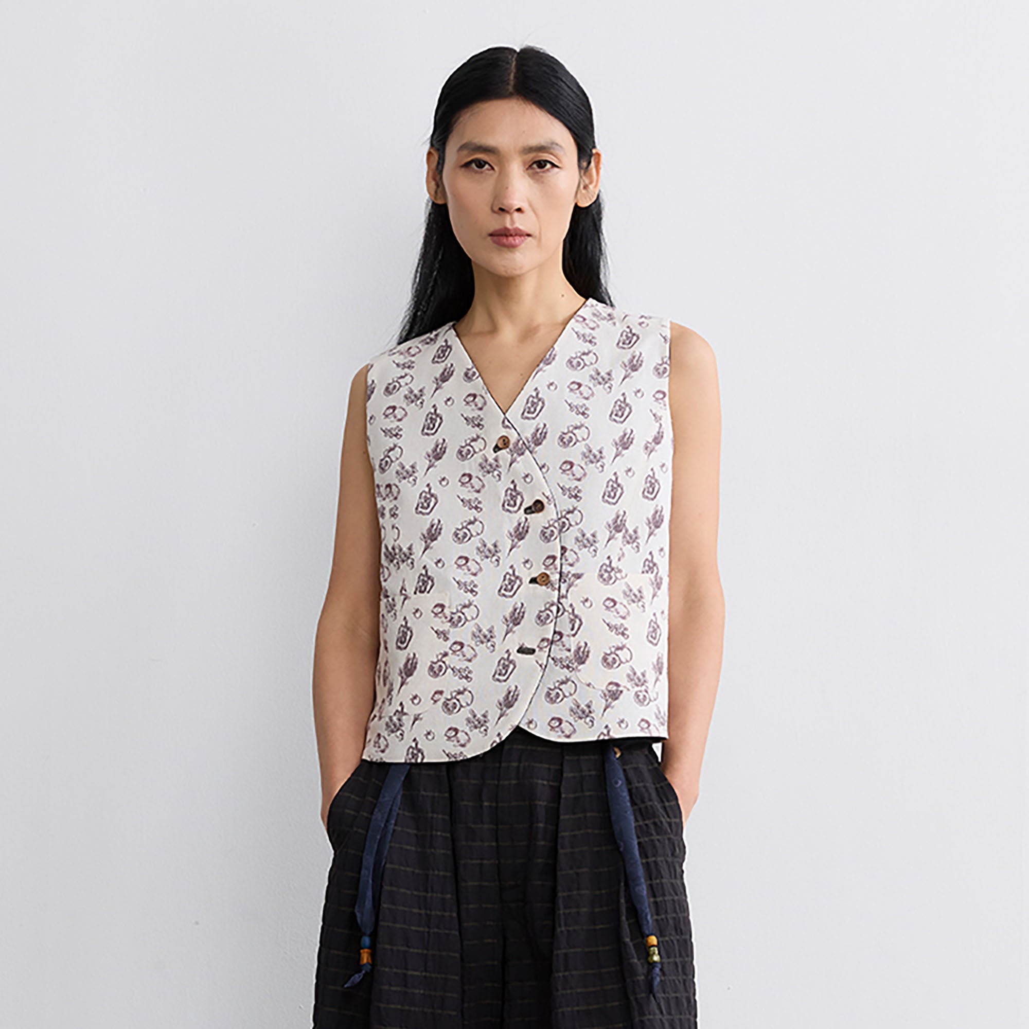 NOESE Reversible Plaid Full-Print Curved Front V-Neck Vest