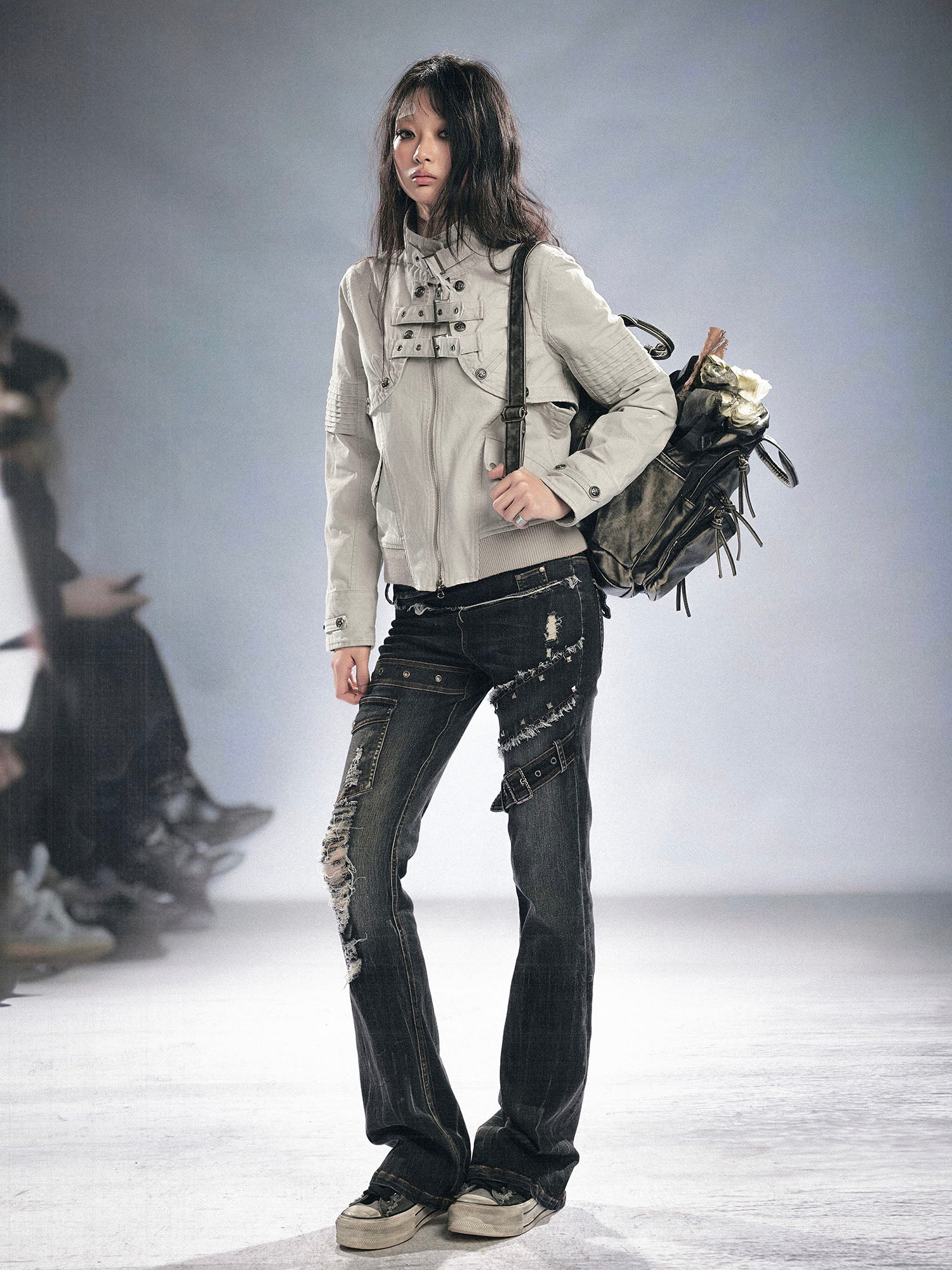 CESTNOUS Asymmetrical Frayed Distressed Jeans
