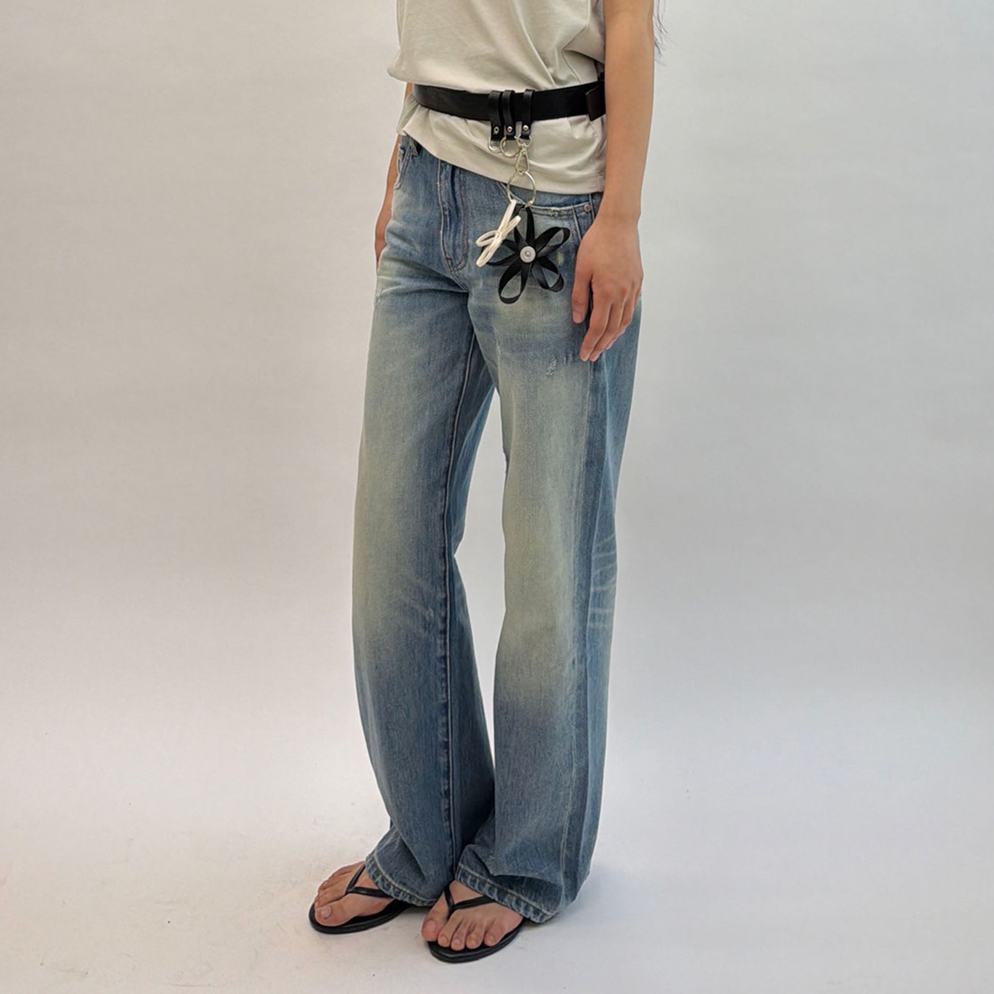 NEVERSEEZ Distressed Washed Straight-Leg Jeans
