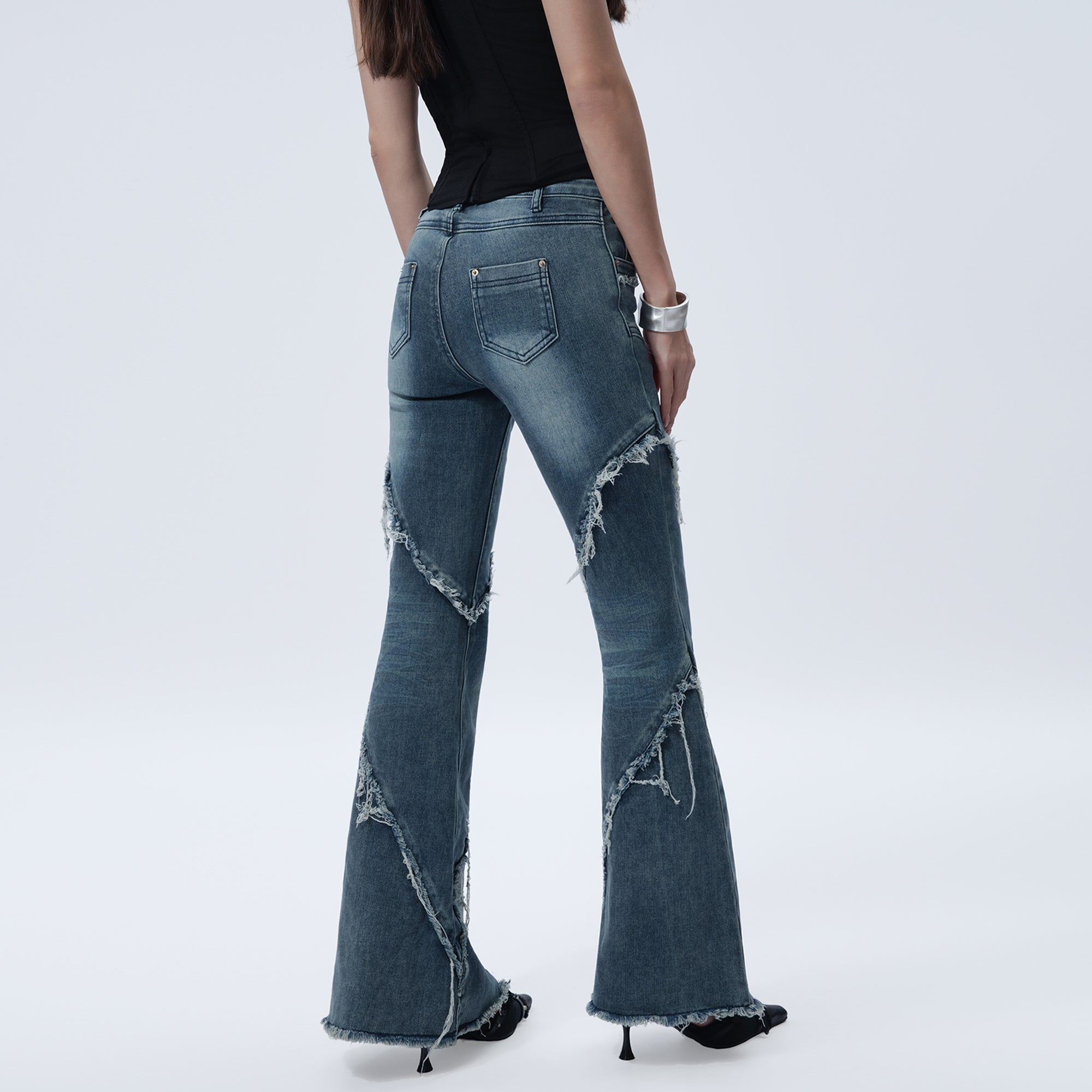 MOGONGSHE Frayed Diagonal-Spliced Flared Jeans