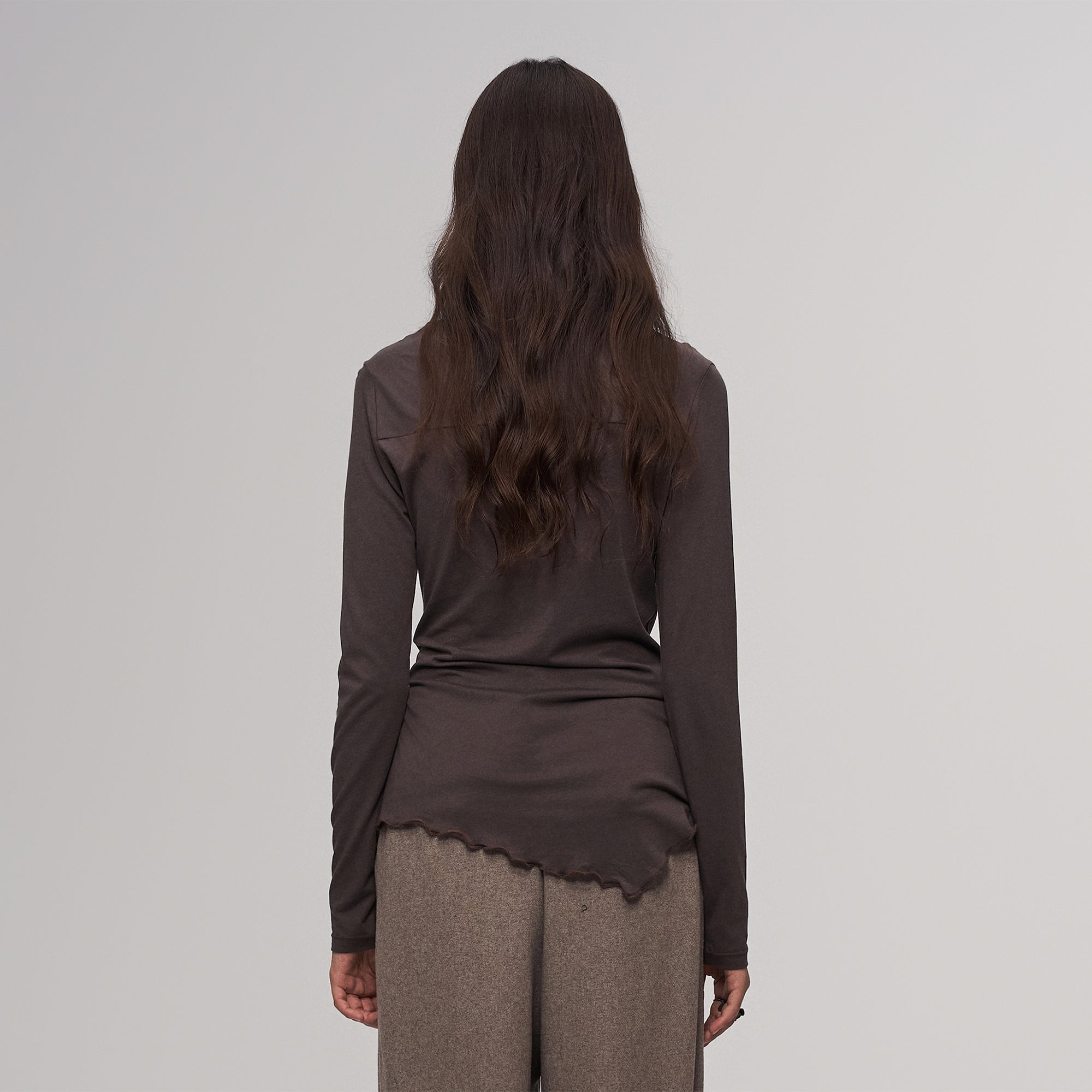 ILNya Nieternite Nifutur Asymmetrical Ruffle Edge Long Sleeve Tee Brown