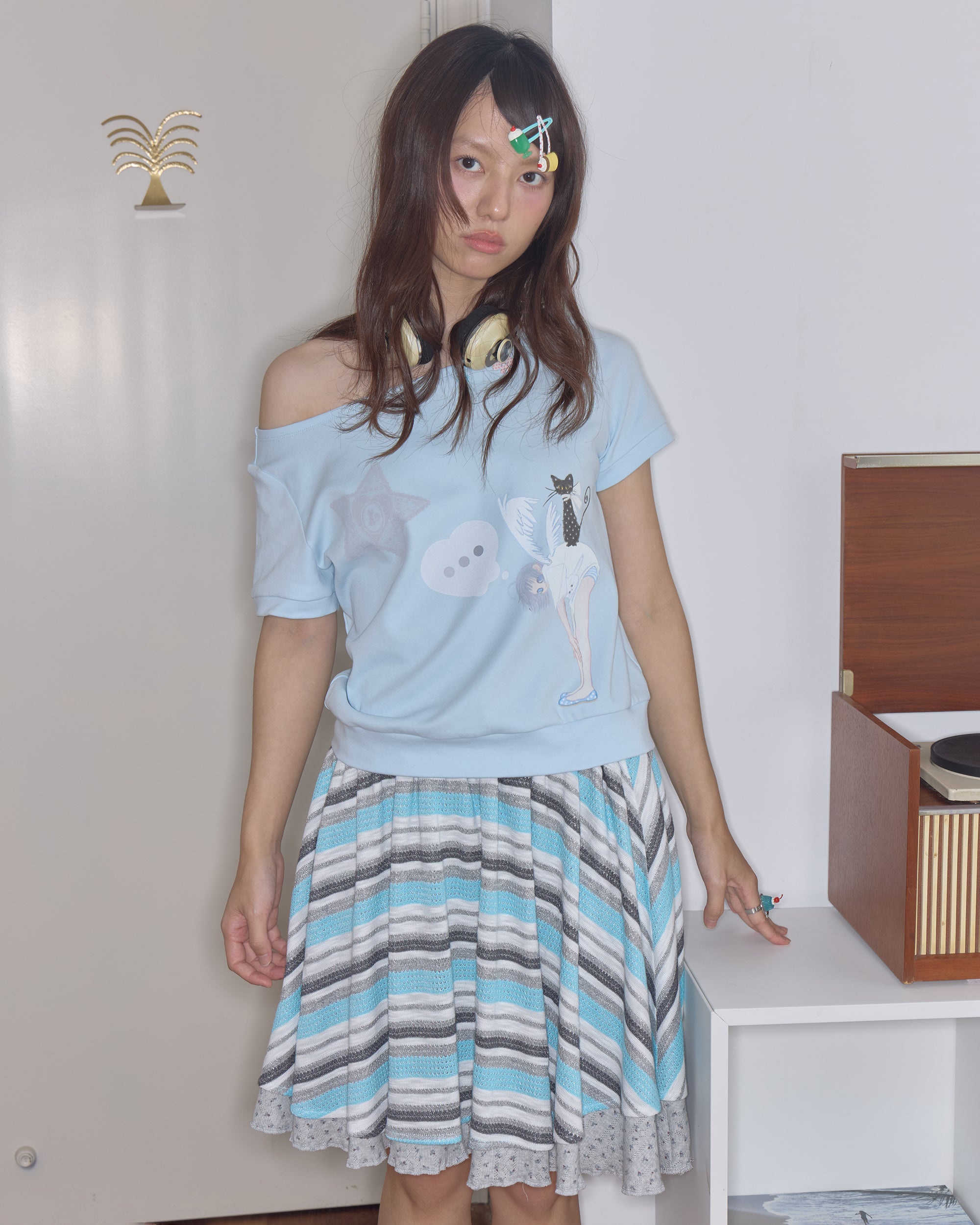 HAVE A MEAL × Congming Slouchy Graphics Off-Shoulder Loose T-Shirt