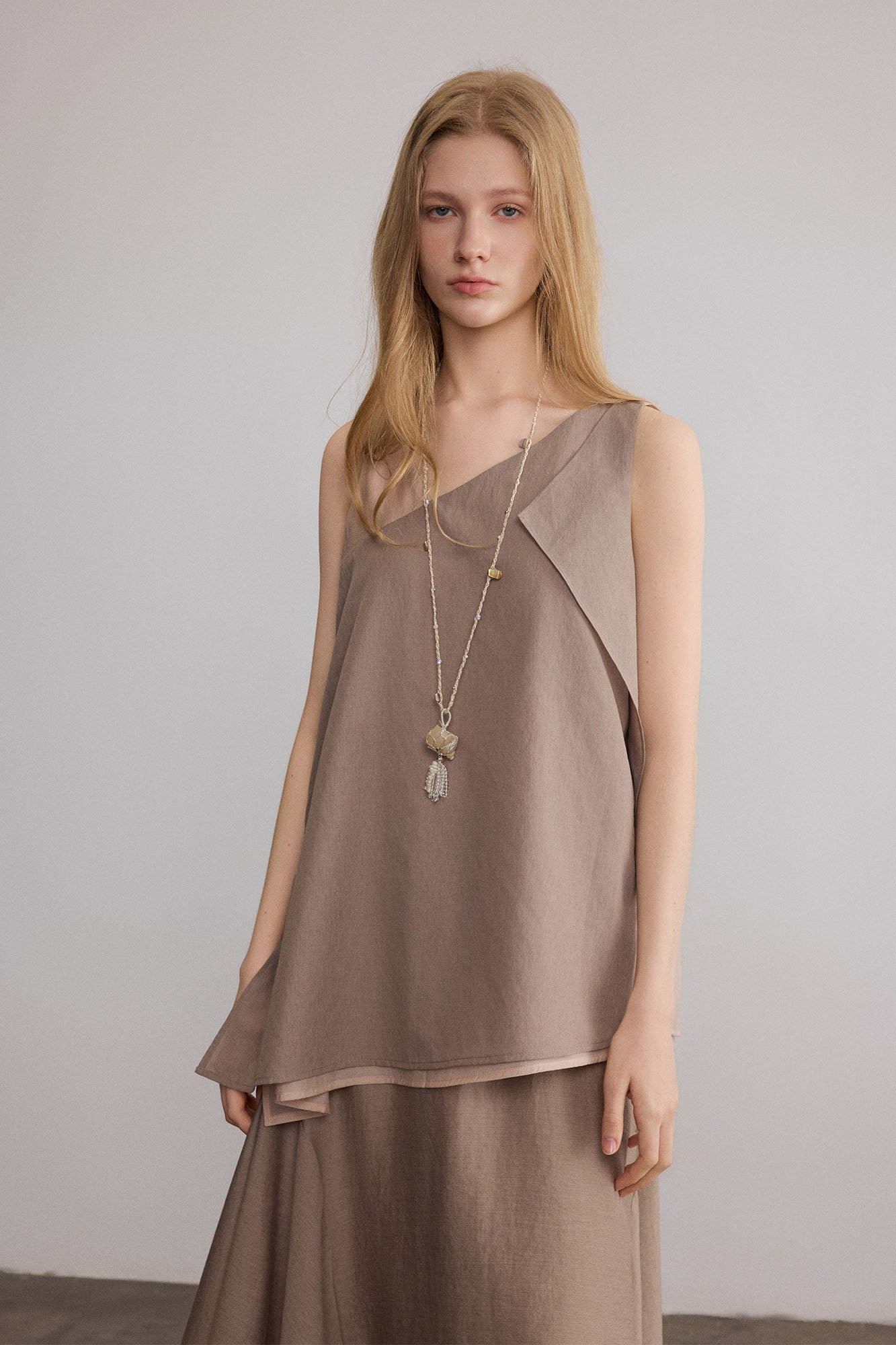 SAME FLOW Asymmetrical Layered Sleeveless Tunic