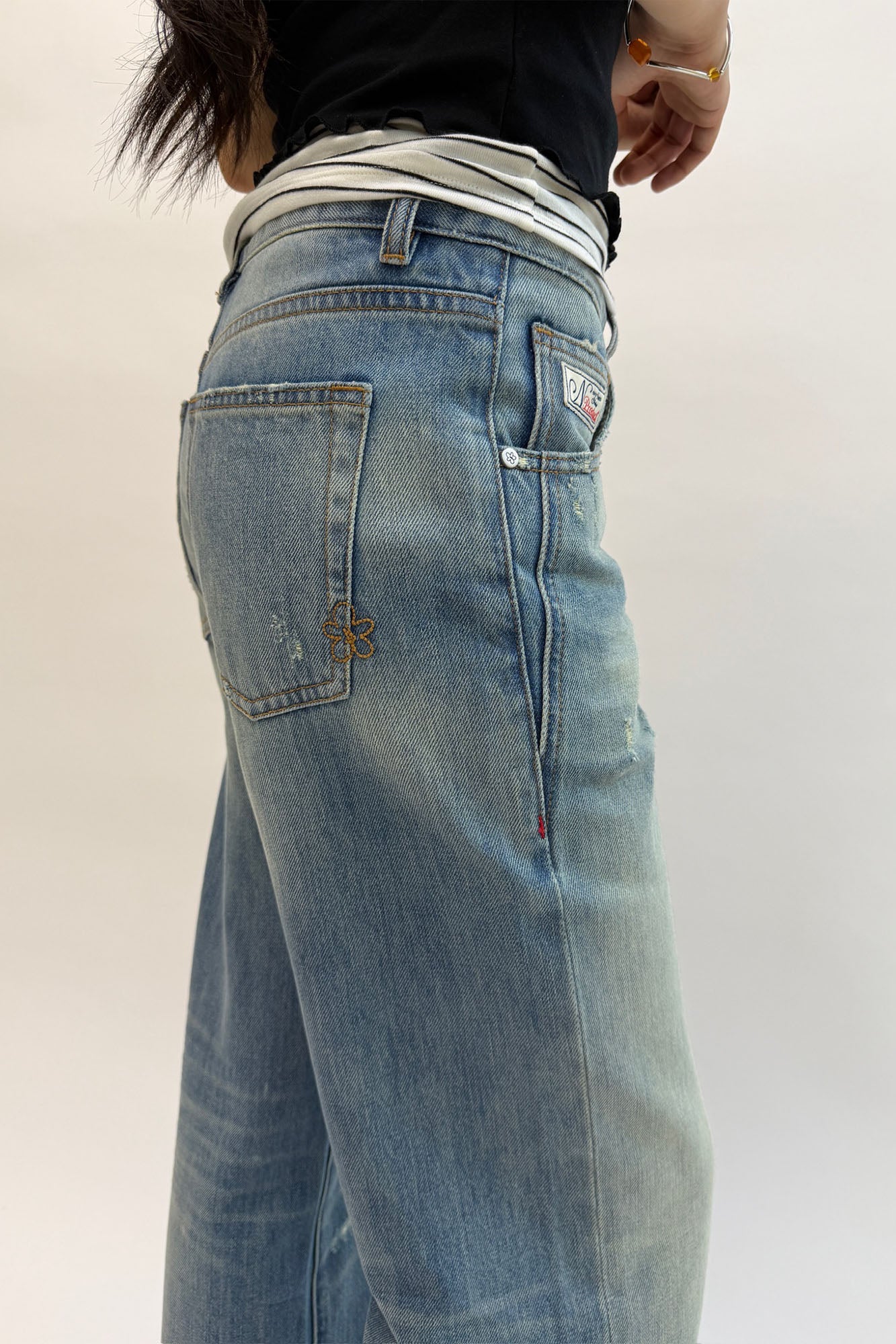 NEVERSEEZ Distressed Washed Straight-Leg Jeans