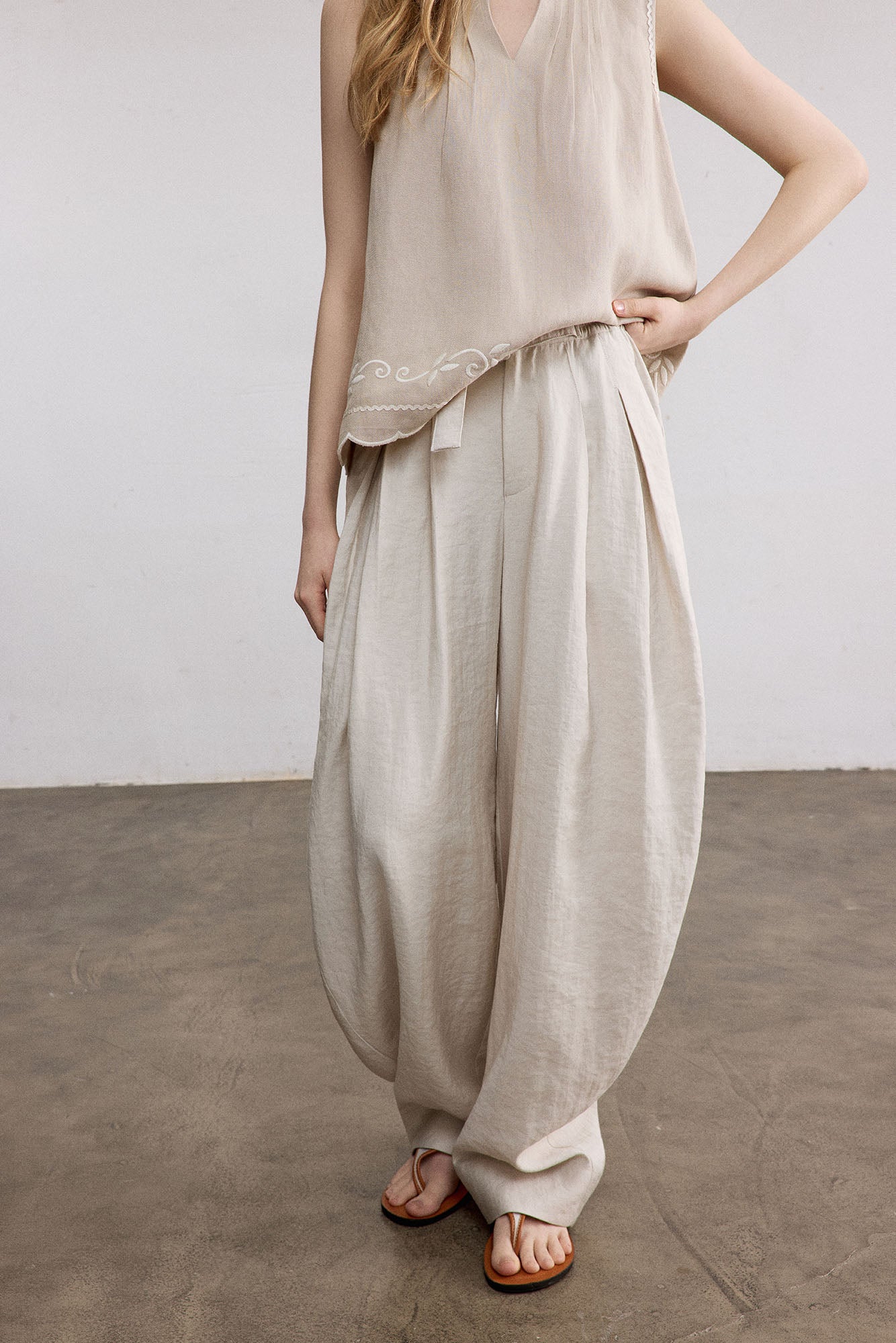 SAME FLOW Belted Pleated Oversized Barrel Pants