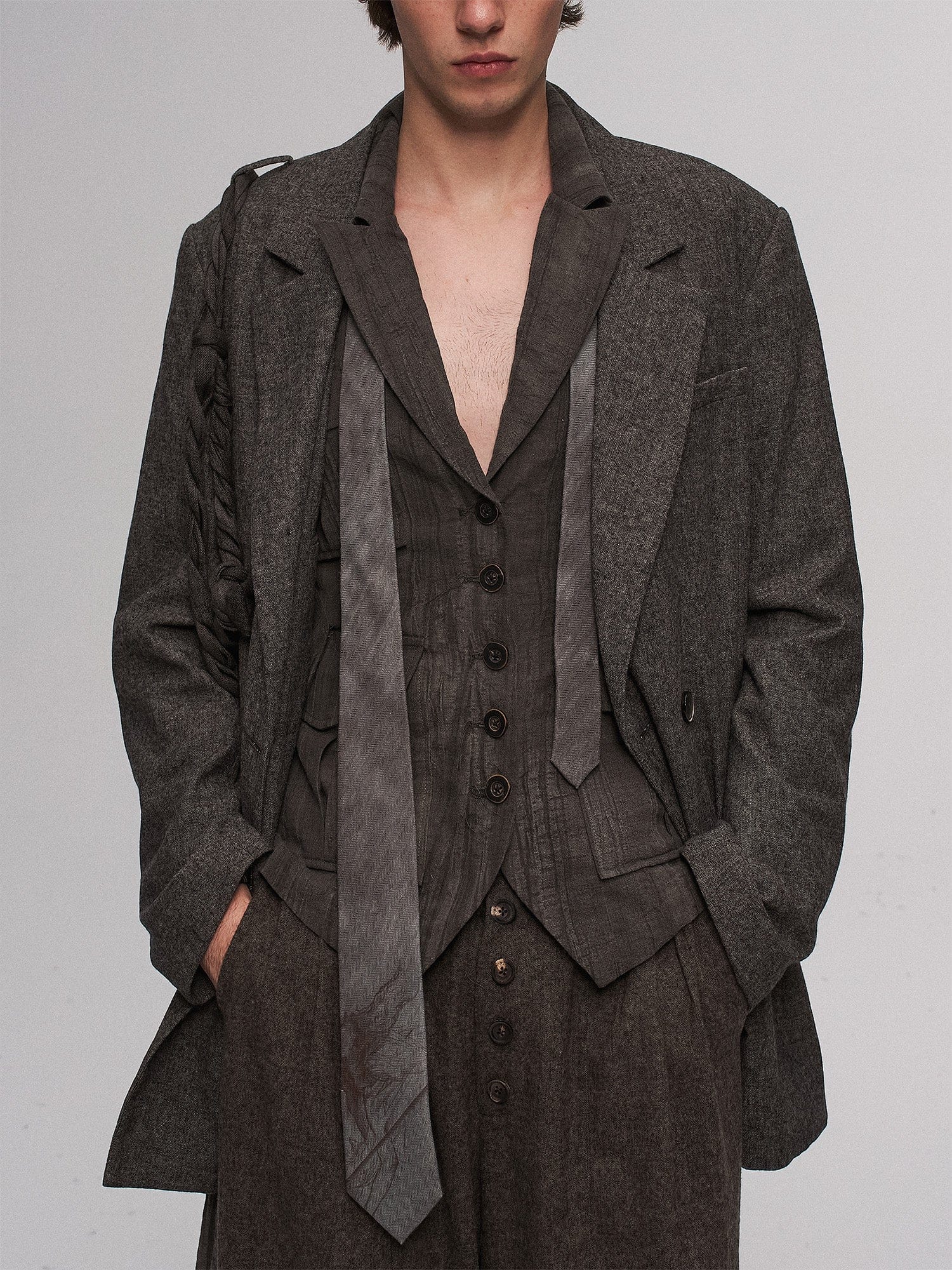 ILNya Nieternite Nifutur Distressed Draped Cotton-Linen Jacket