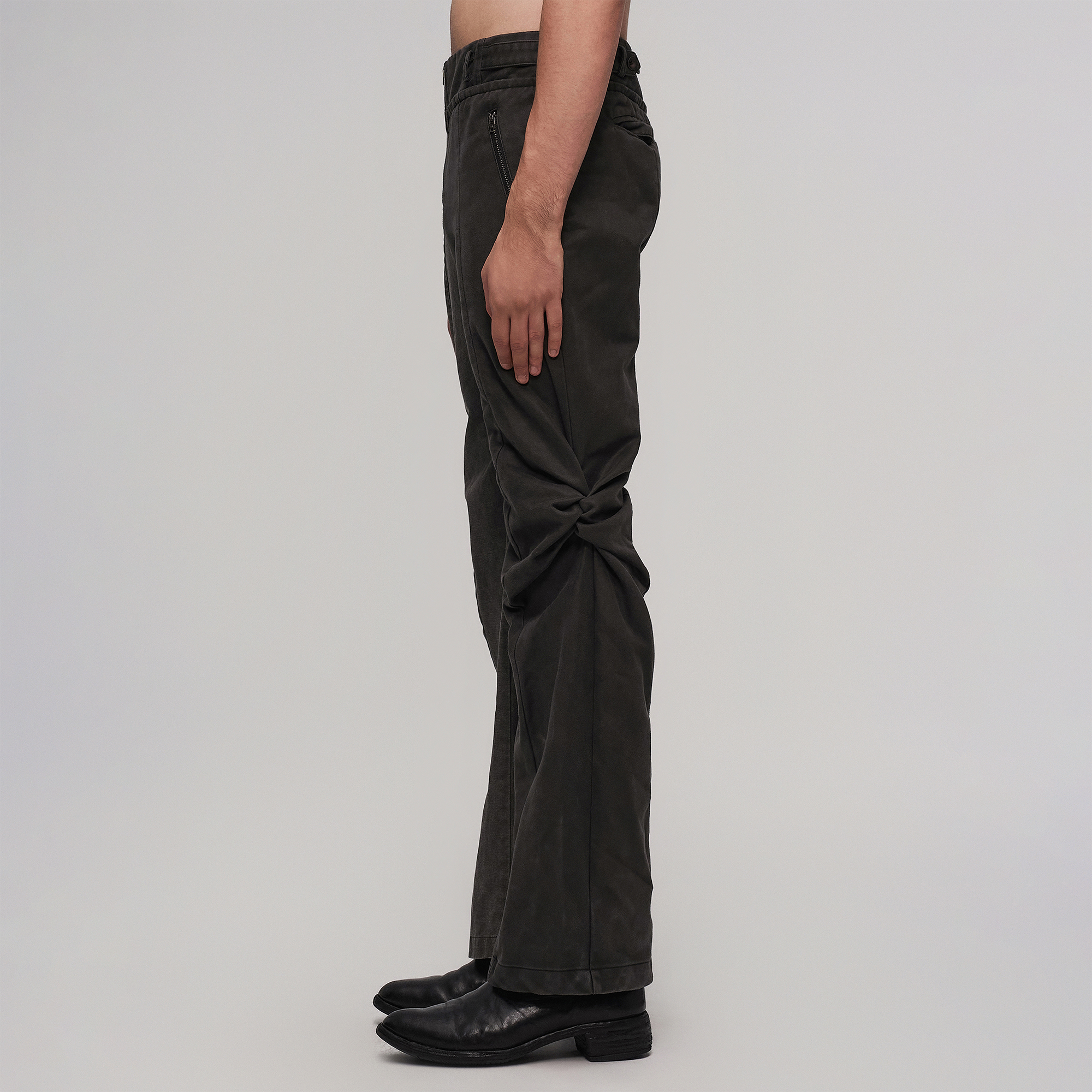 ILNya Nieternite Nifutur Contrast-Spliced Twist-Knee Flared Trousers