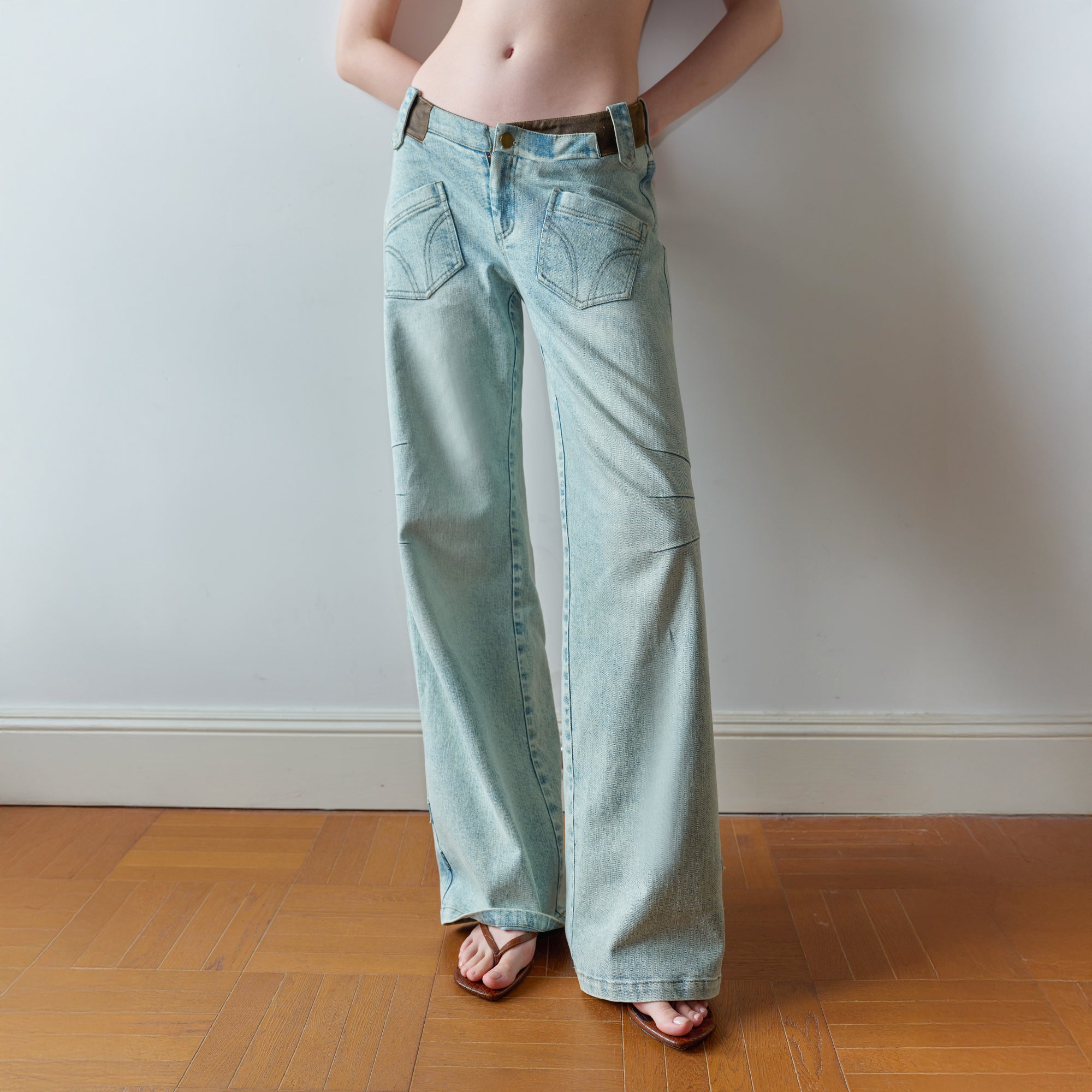 THE NEVERMORE Contrast Waistband Wide-Leg Jeans