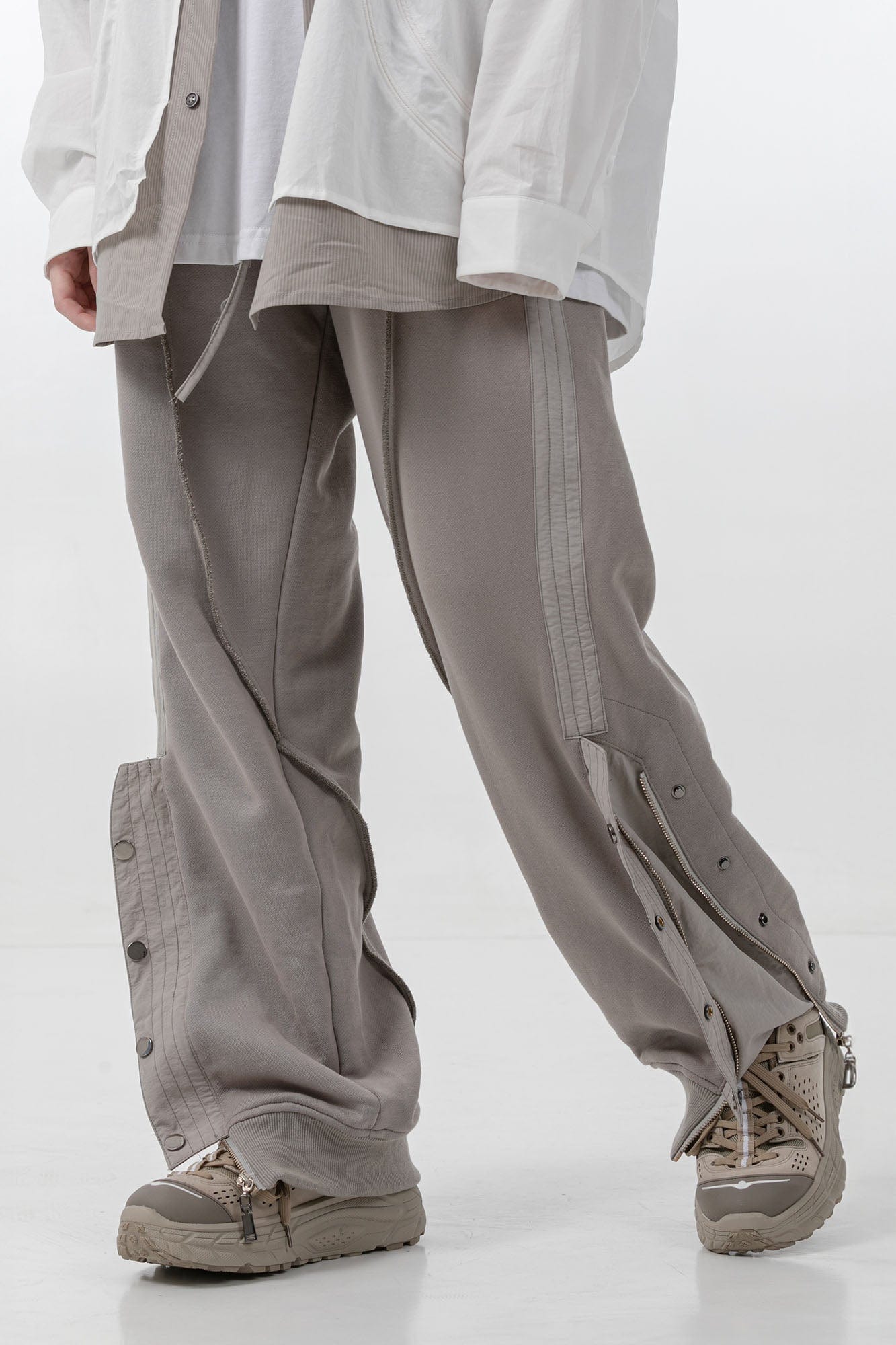 ERROR CODE ROBT Pleats Snap-Zip Side Sweatpants
