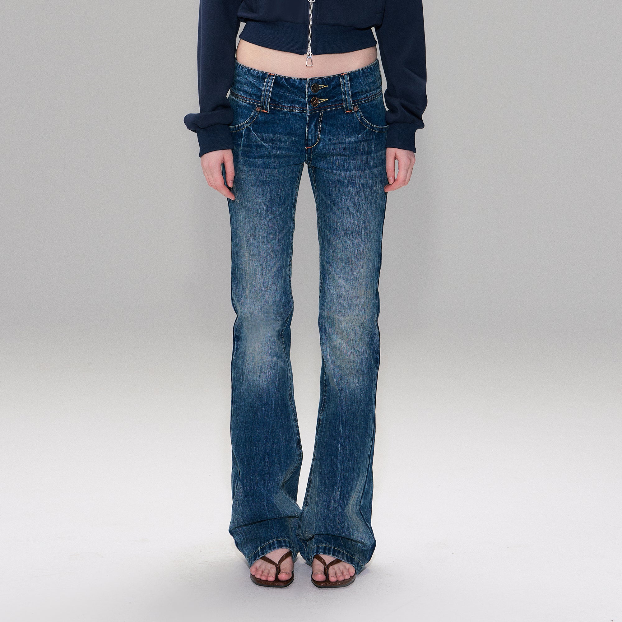 THE NEVERMORE Washed Cross-Back Slim Flared Jeans