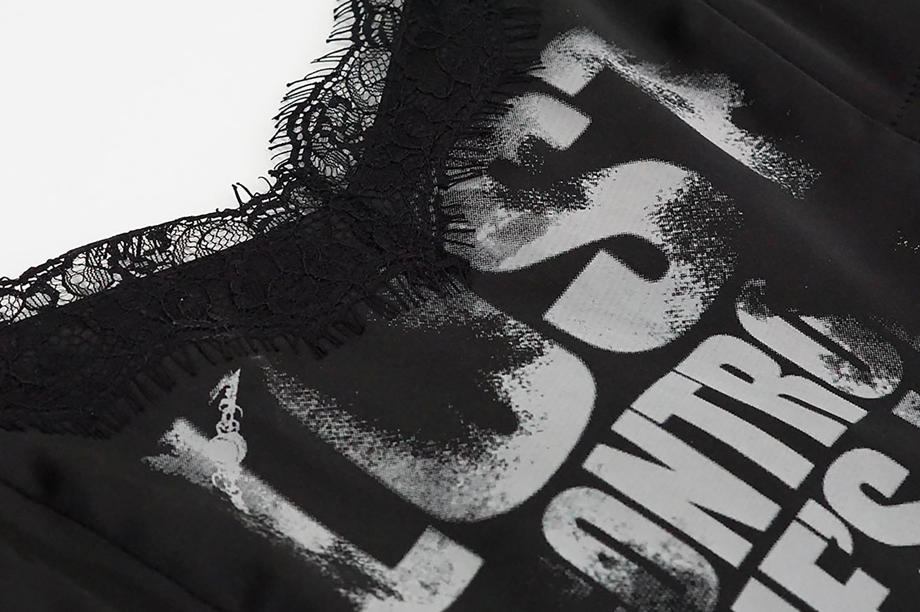 CESTNOUS Asymmetrical Lace Trim Graphic Slip Dress