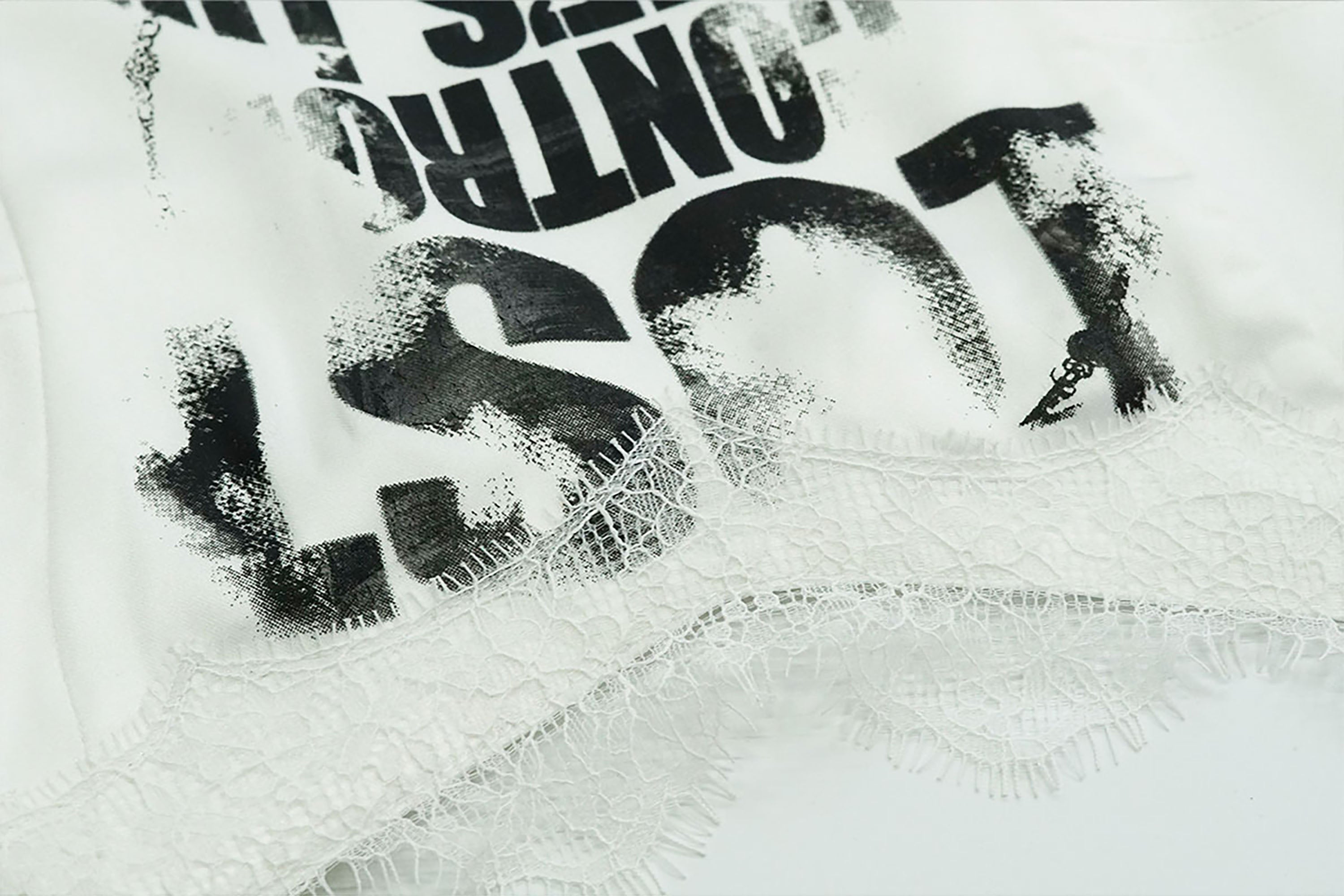 CESTNOUS Asymmetrical Lace Trim Graphic Slip Dress