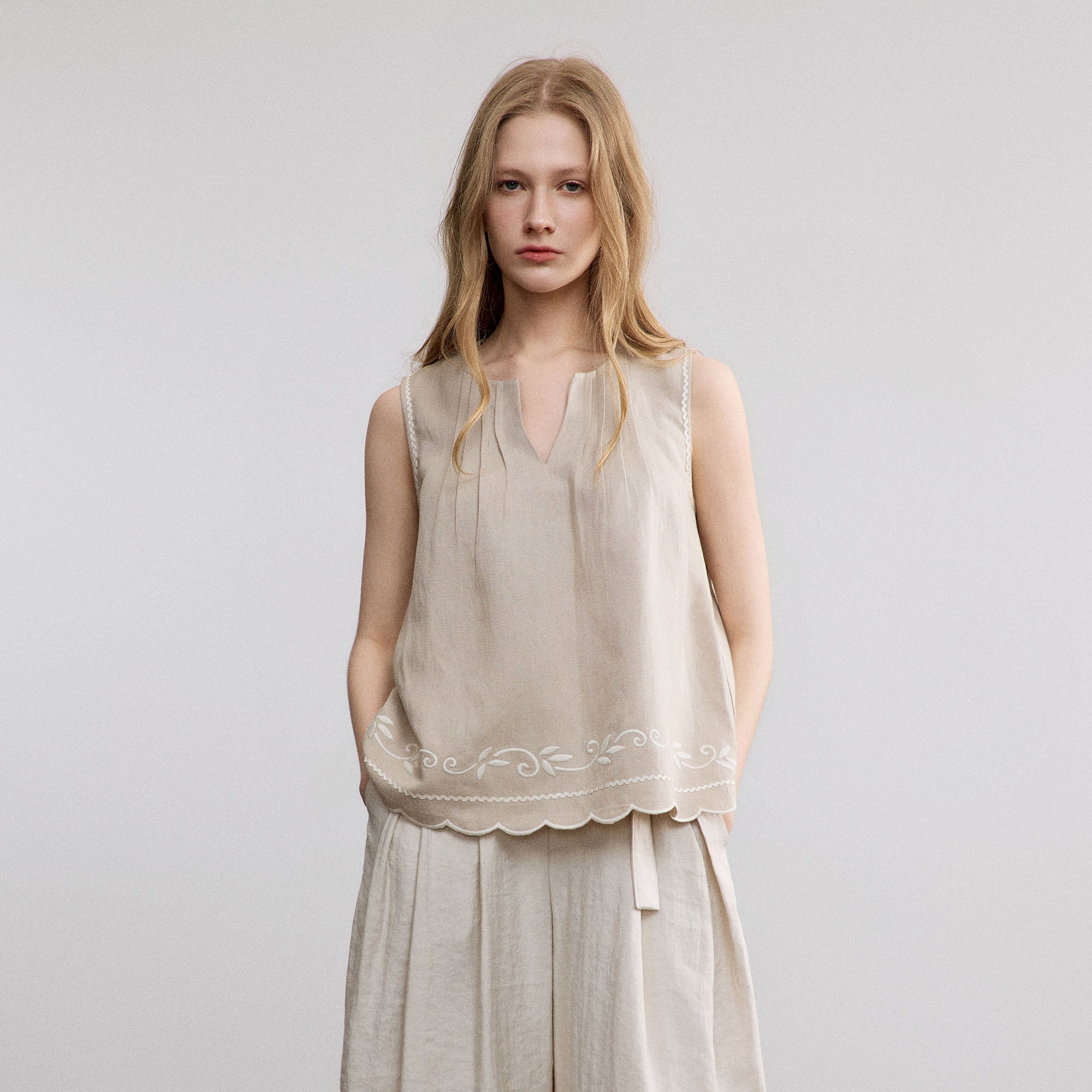SAME FLOW Scalloped Hem Embroidered Vest