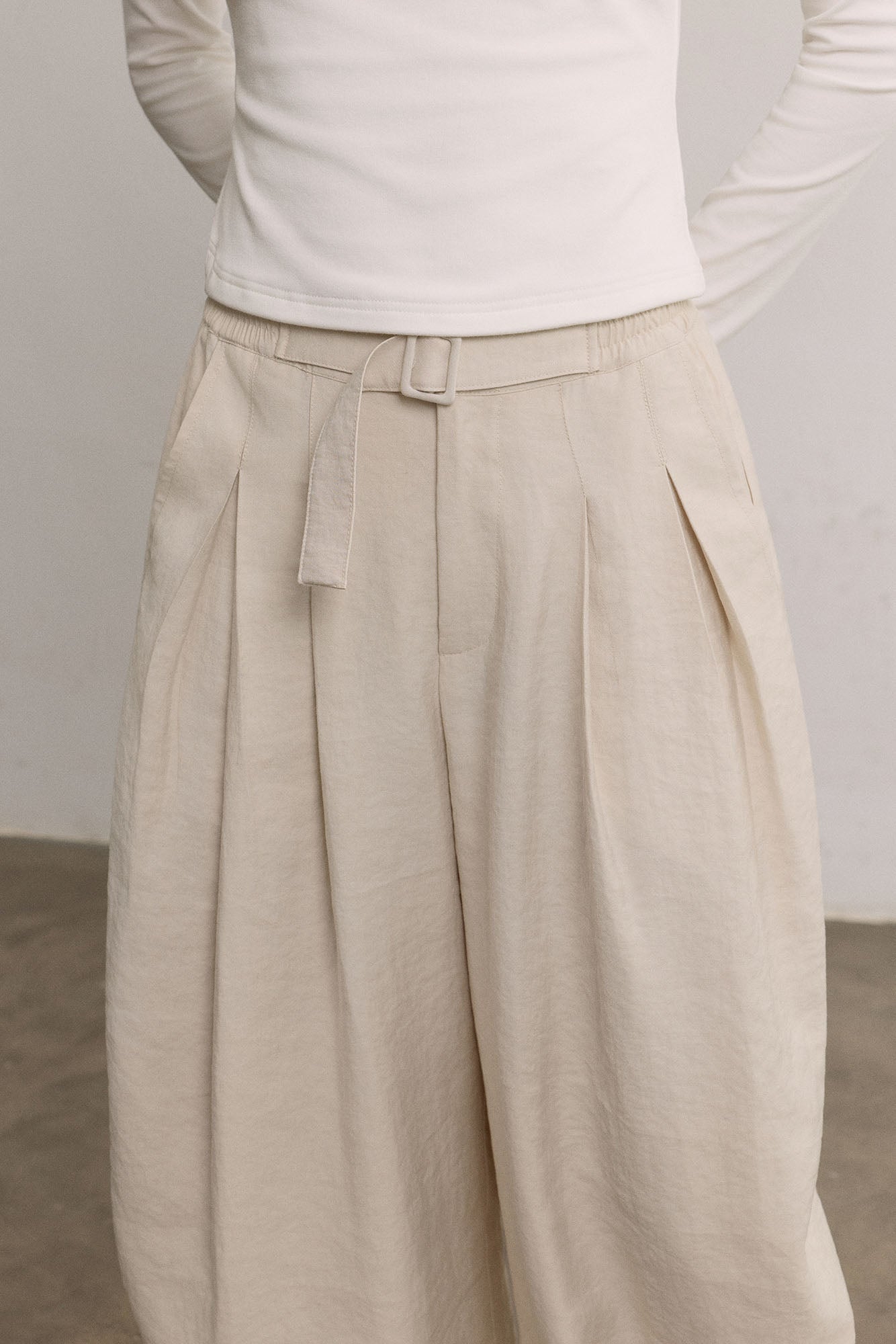 SAME FLOW Belted Pleated Oversized Barrel Pants