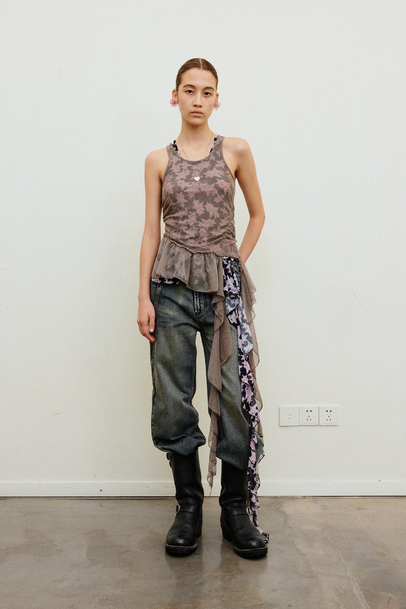 NEVERSEEZ Curved-Yoke Washed Wide-Leg Jeans